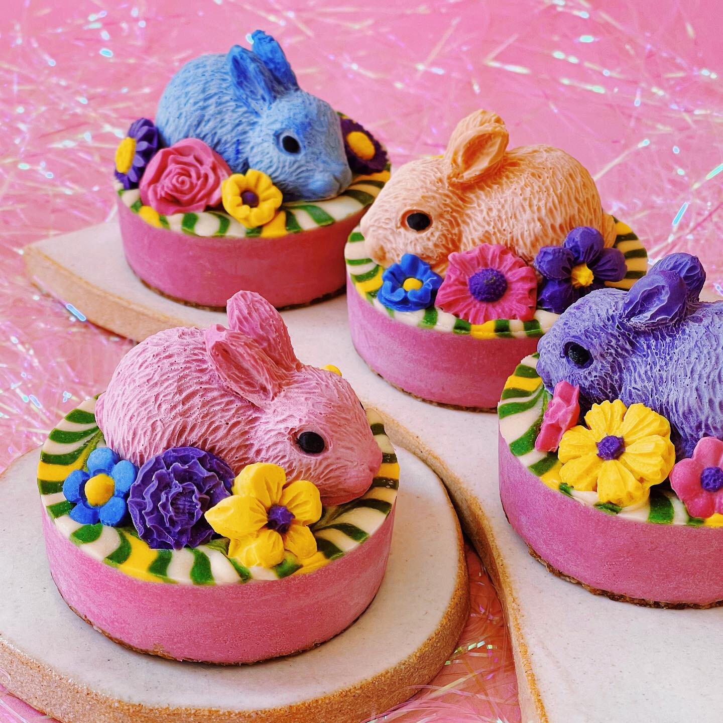 🐇🎀 ᕼᗩᑭᑭY EᗩSTEᖇ 🎀🐇
We have 6 mini bunny cheesecakes left! Visit the shop this afternoon 2-5pm to create a beautiful box of treats. 

Solar Return will be✨closed✨tomorrow, Easter Sunday. 🌷🐣🌷