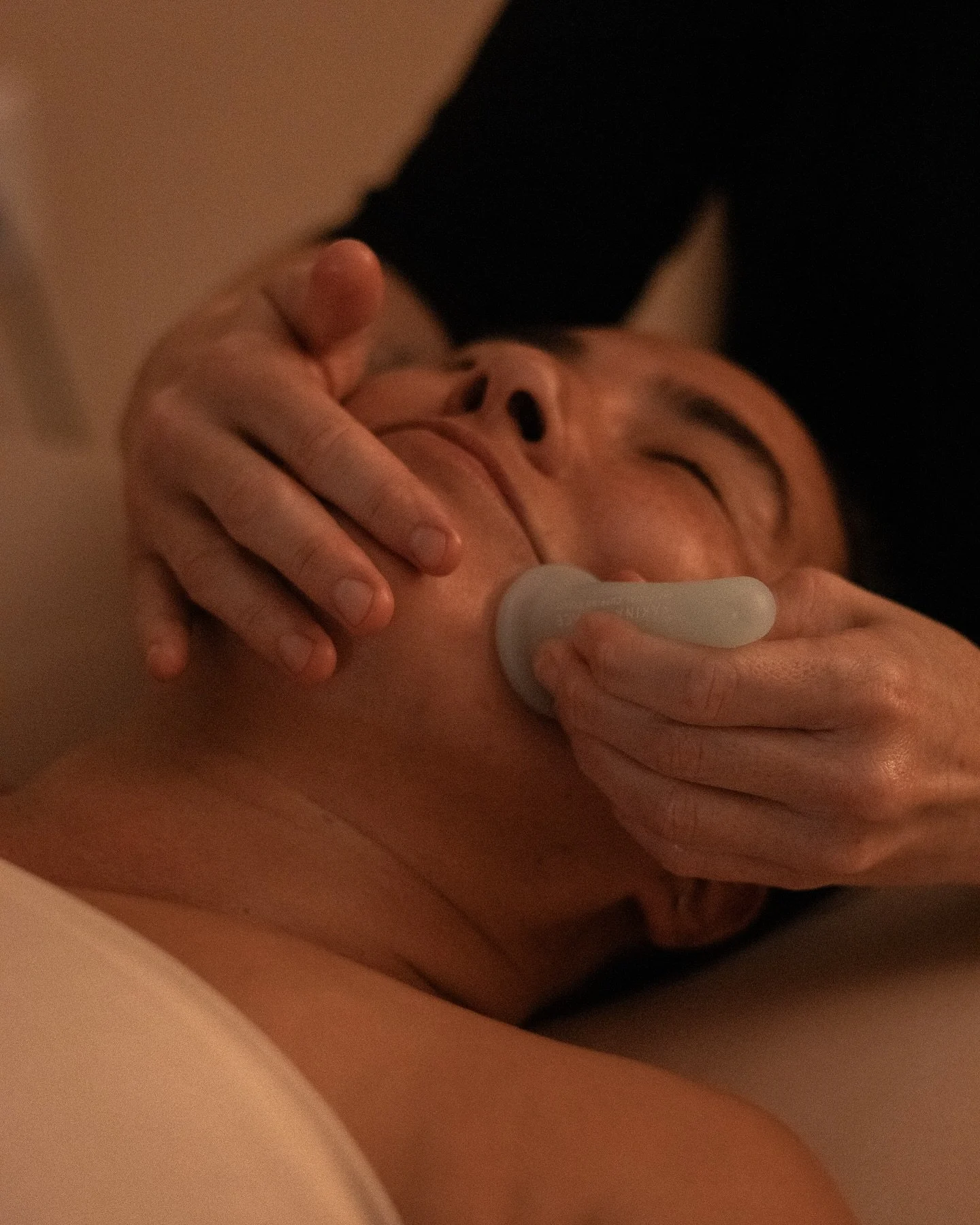 FACIAL CUPPING FOR JAW TENSION ✨

Facial cupping is a gentle yet effective technique for relieving tension around the jaw. The negative pressure helps create space between the layers of skin, fascia, and muscle&mdash;improving circulation and encoura