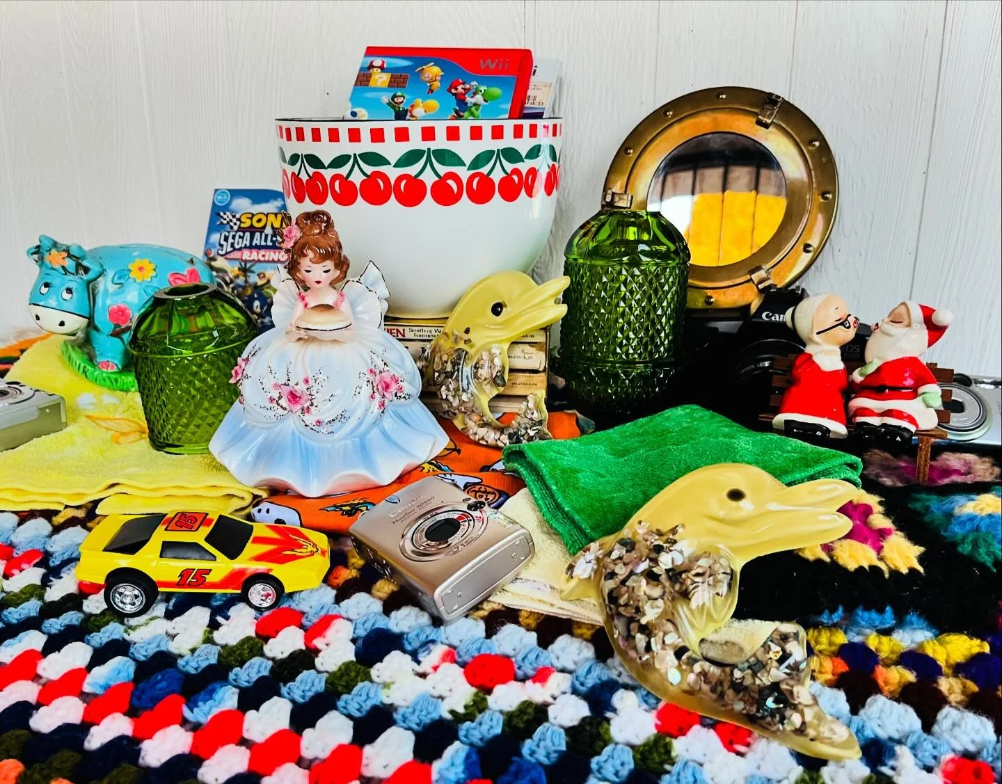 π#thrifthaul π
•
•
•
#vintagefind #vintagehaul #thriftfind #vintagetowels #vintageblanket #vintagetoy #vintagekitchenware #joseforiginals #vintagefigurine #consolegame #vintagebowl #vintagefairylamp #vintagecoinbank #vintagesaltand