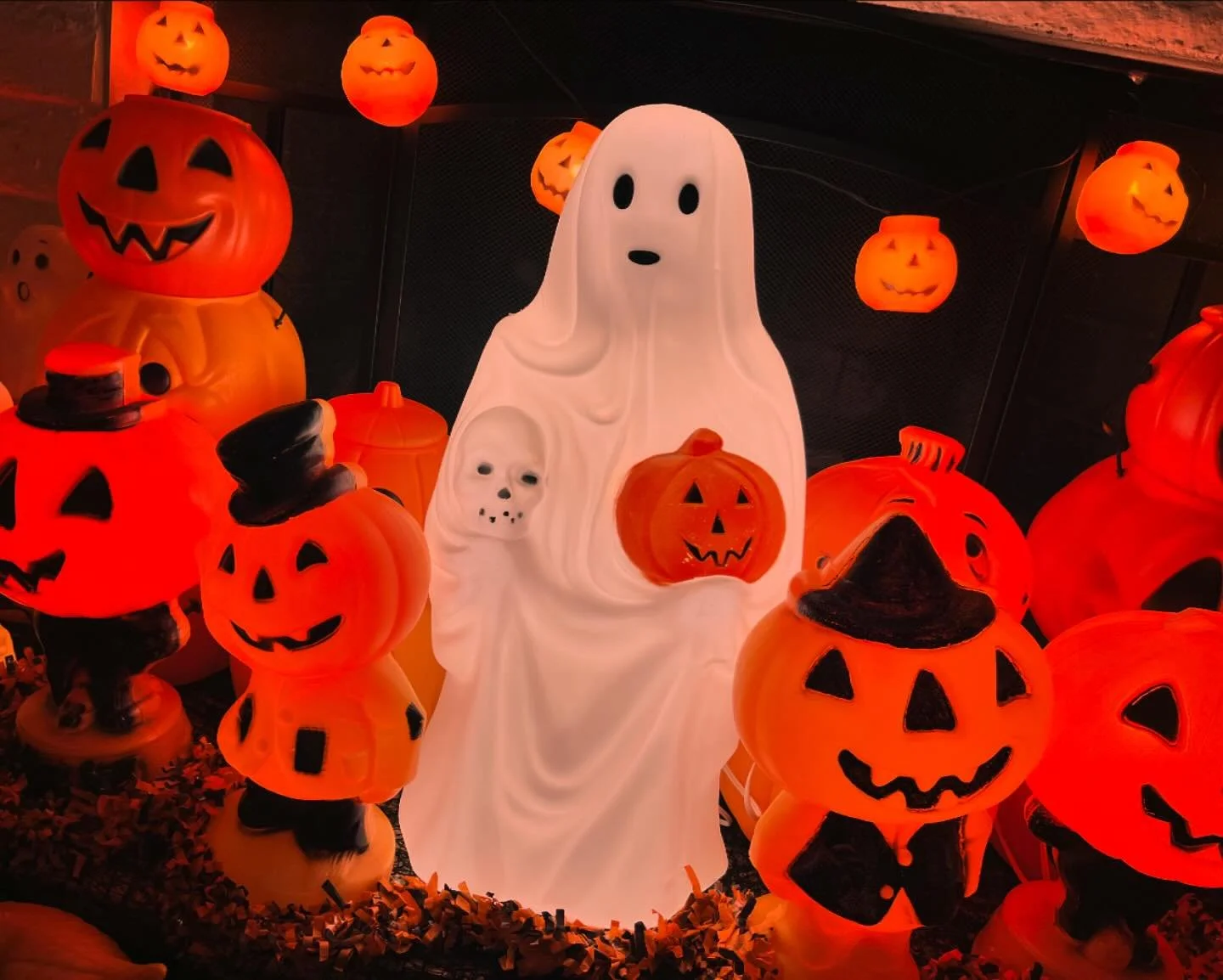 π‍β¬HaPpY SaTuRdAy π‍β¬
ππ»ππ»ππ»ππ»ππ»π
#vintagehalloween #vintagehalloweendecor #blowmold #halloweenblowmold #vintagedecor #halloween2024 #vintageghost #vintagepumpkin #thriftfind #newtome