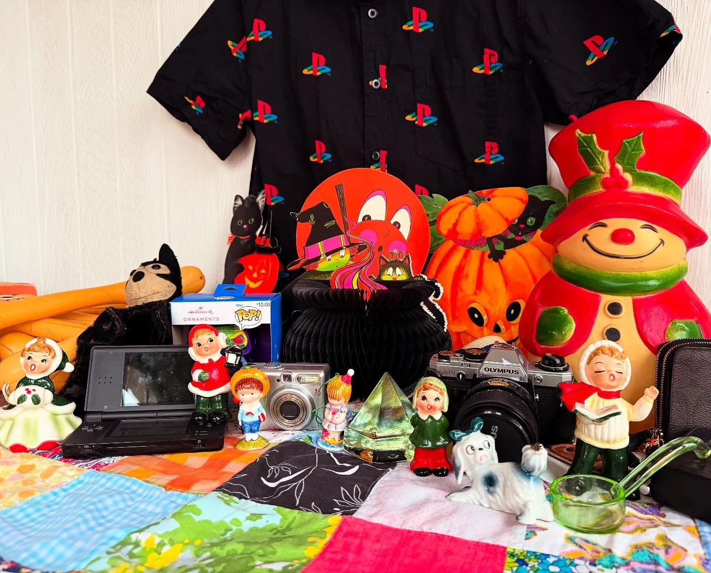 πThis week #thrifthaul π
•
•
•
#vintagefind #thriftfind #vintagecamera #vintagefigurine #vintagechristmasdecor #vintagehalloweendecor #blowmold #vintagediecuts #vintagegames #vintagepuppet #felixthecat #vintageuraniumglass #vintage