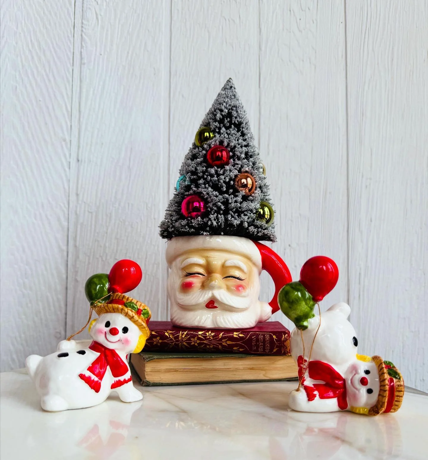 #santamugmonday π
πΌ
βοΈ
βοΈ
βοΈ
#vintagesanta #vtgmugmonday #mugmonday #vintagesantamug #vintagechristmas #vintagechristmasdecor #vintagebook #vintagesnowman #vintagefigurine #bottlebrushtree #kitch #newtome