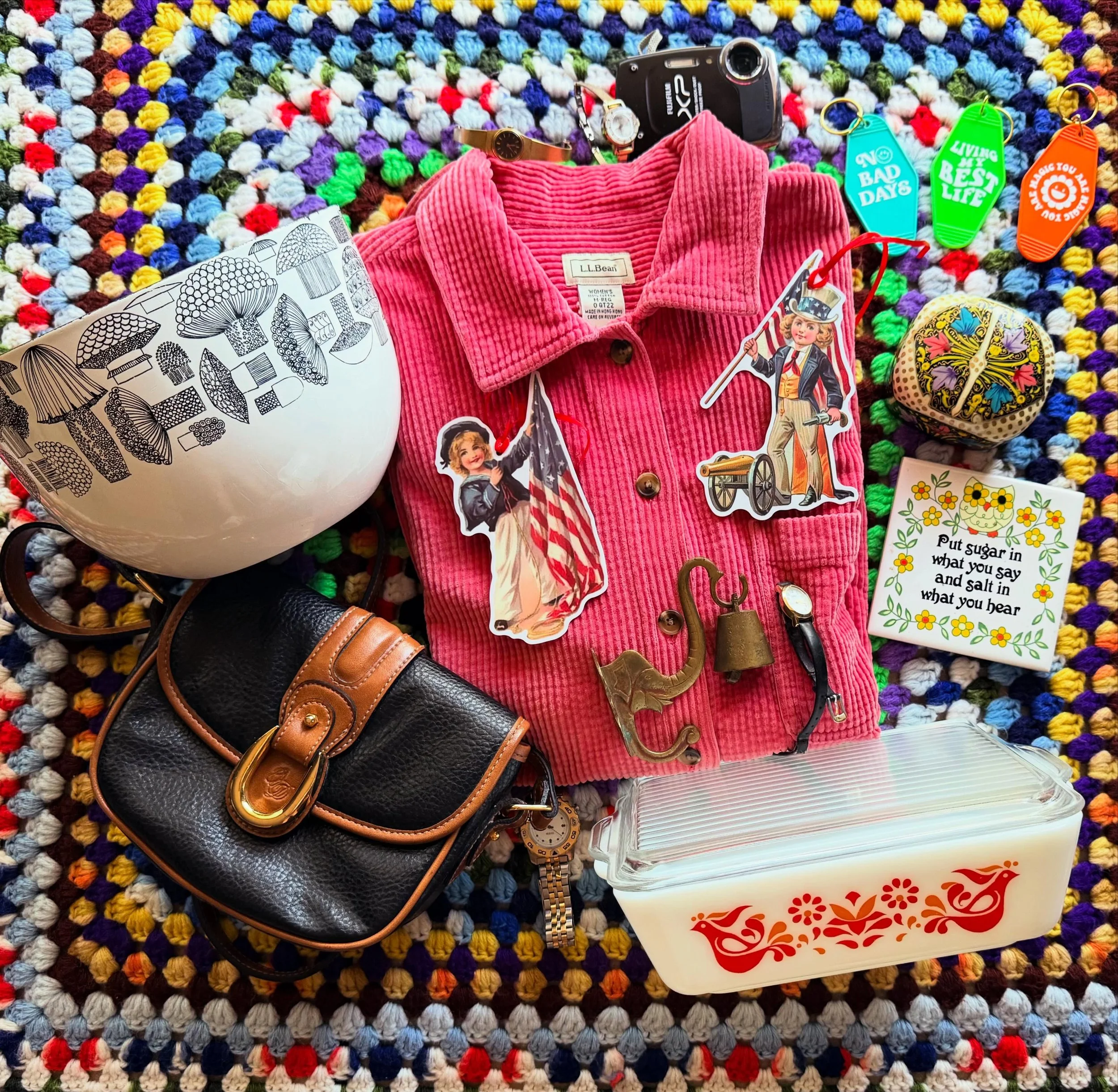 #thrifthaul 🌞

#vintagekitchenware #thriftfinds #vintagepyrex #vintageclothes