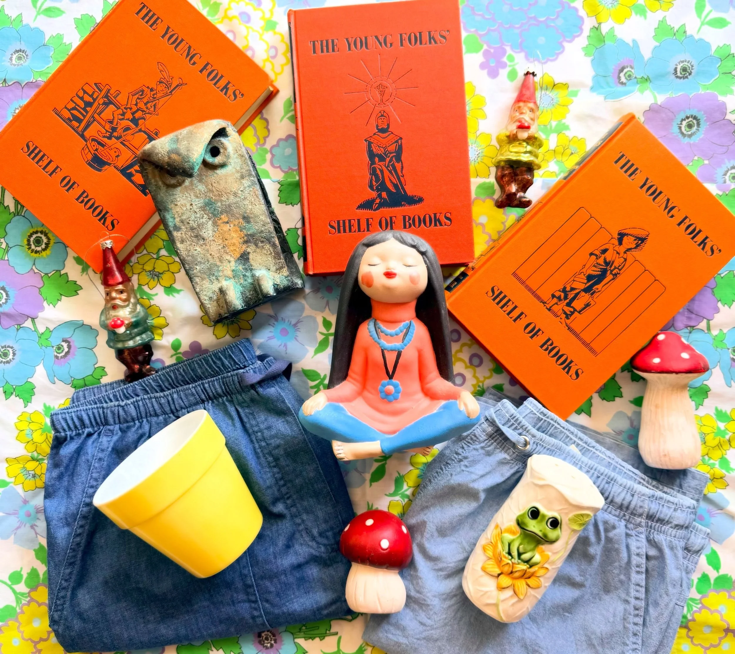 Happy Sunday! 🌞
And some #thrifthaul 🌈

#thriftfind #vintagefinds #vintagehaul #secondhand