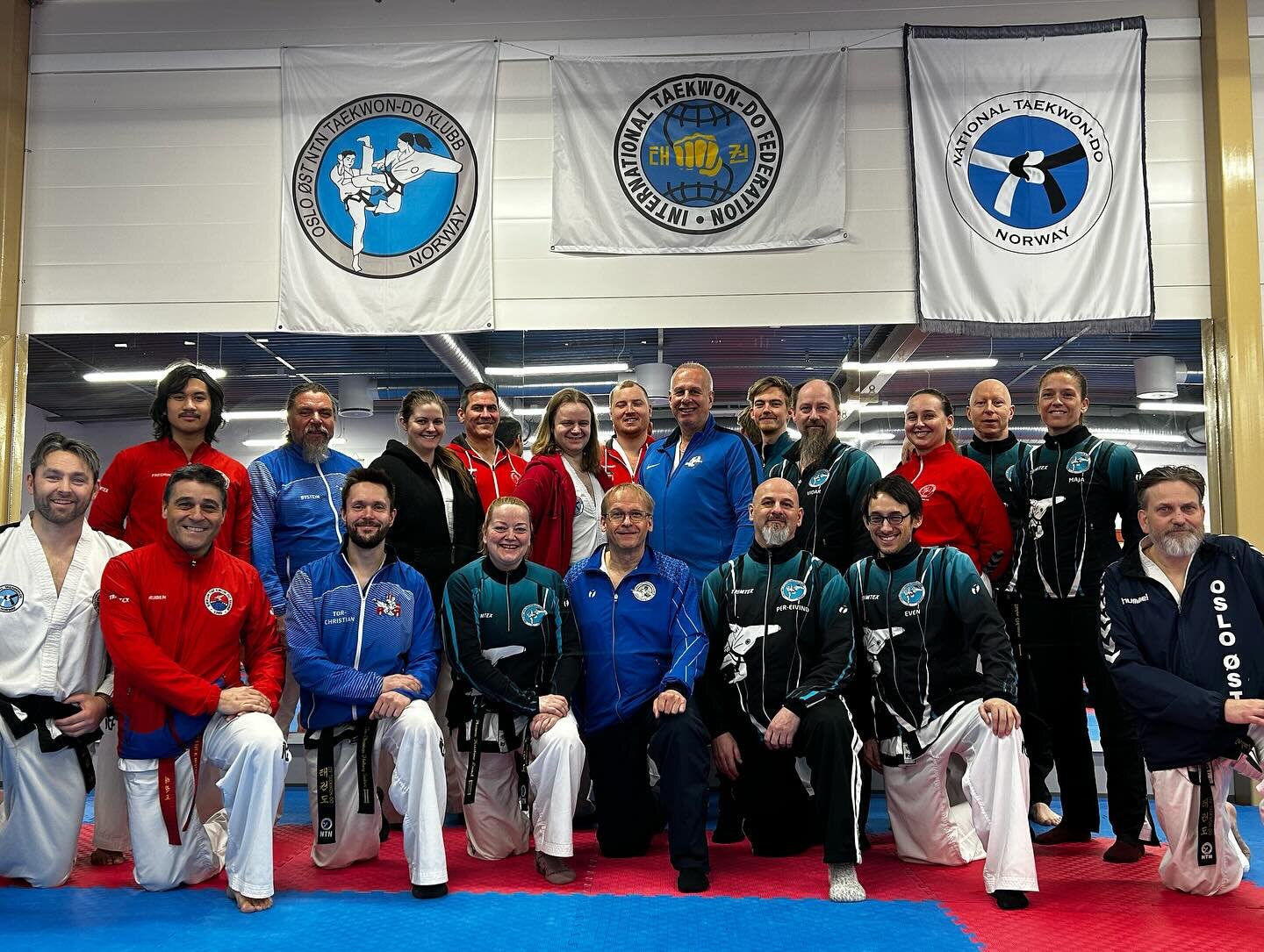 19 participants got the first day 6th. NTN Instructors course down. This group was really fast learners. Today we will go directly on the pattern applications and the connections between patterns, grappling, knife, sticks, multiple opponents and free