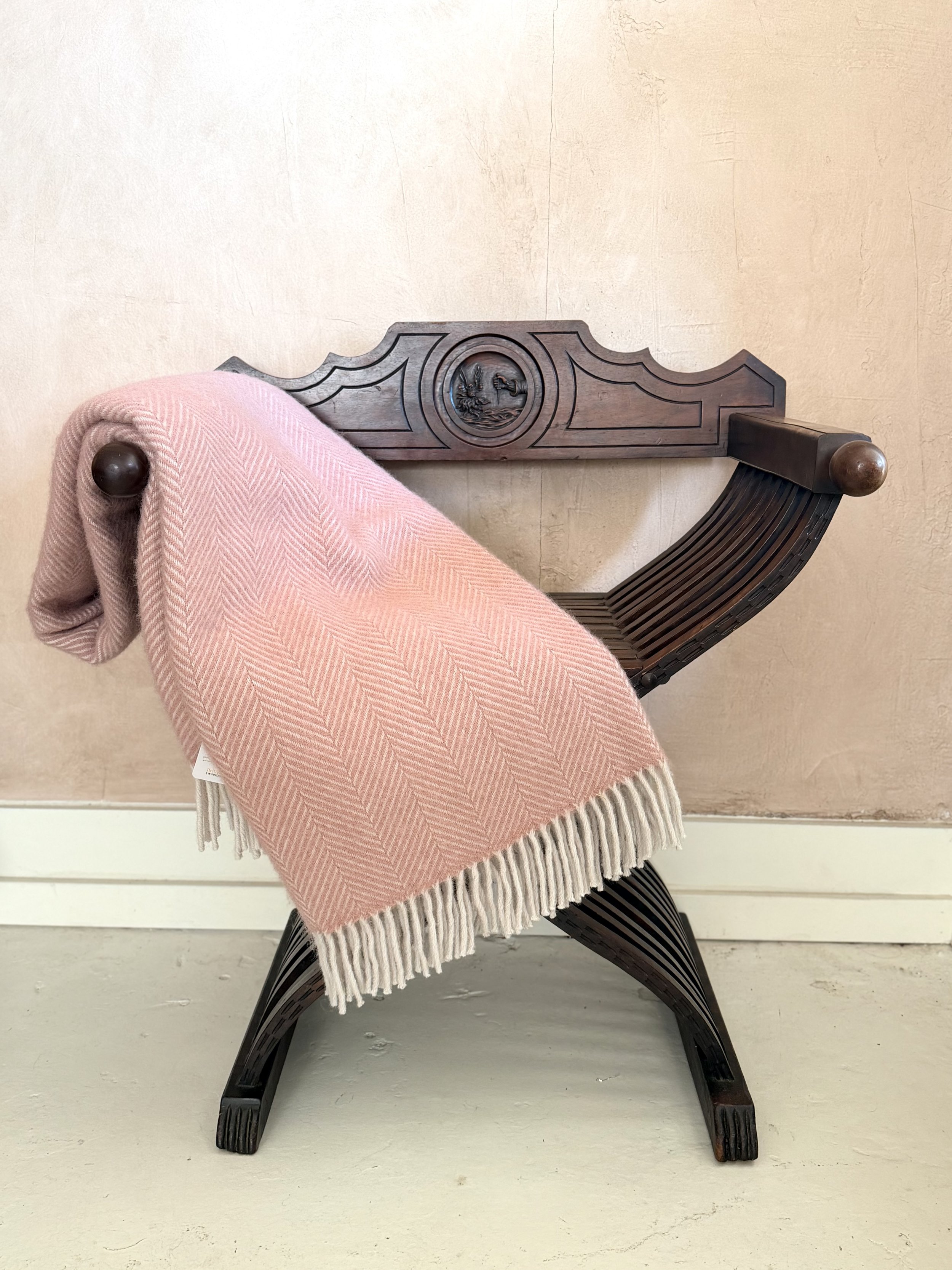 TWEEDMILL ENGLISH PURE NEW WOOL THROW - PINK