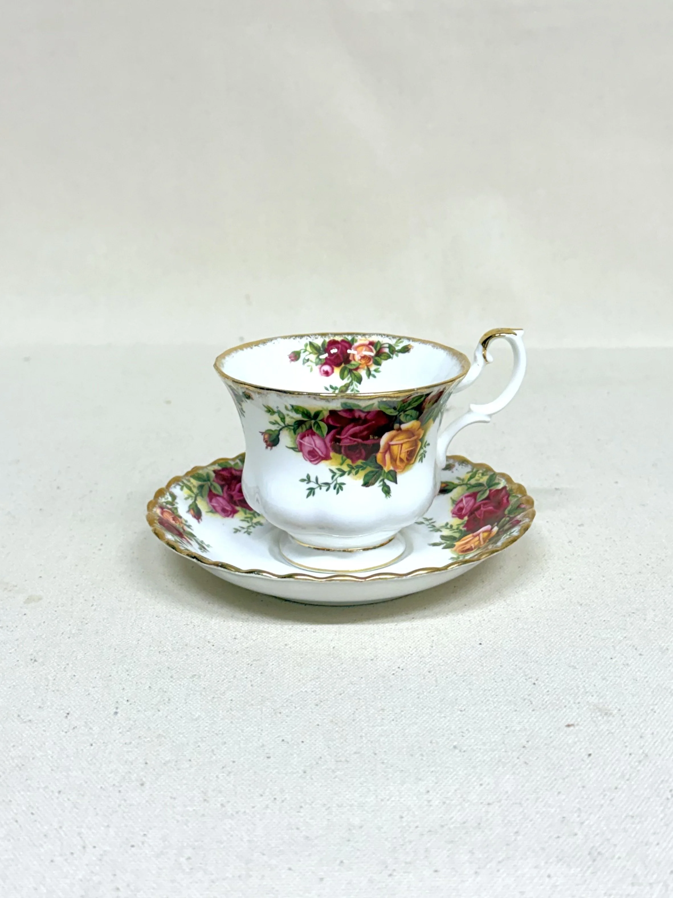 TEA CUP & SAUCER