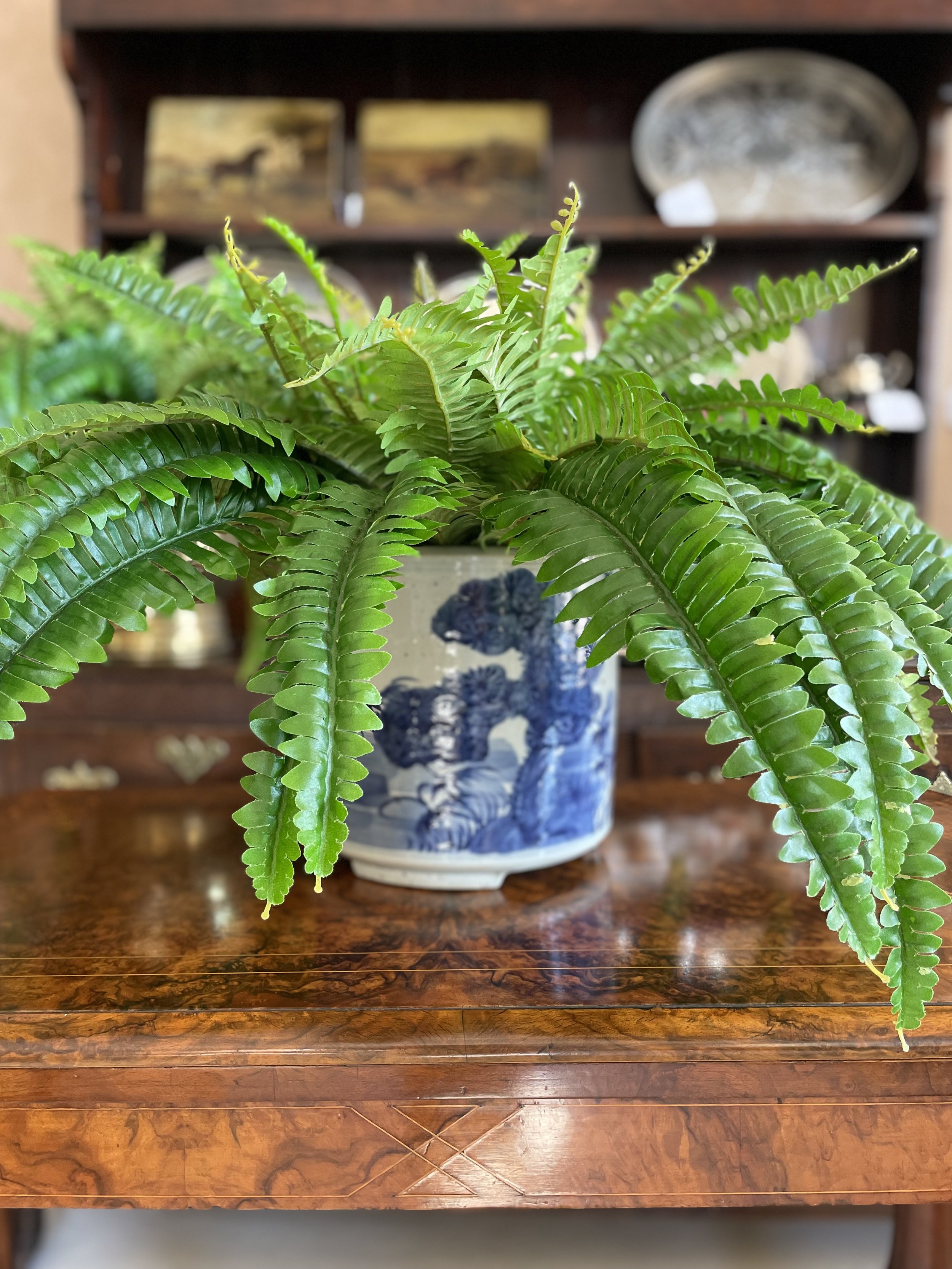 BLUE & WHITE 3 FOOTED CACHEPOT
