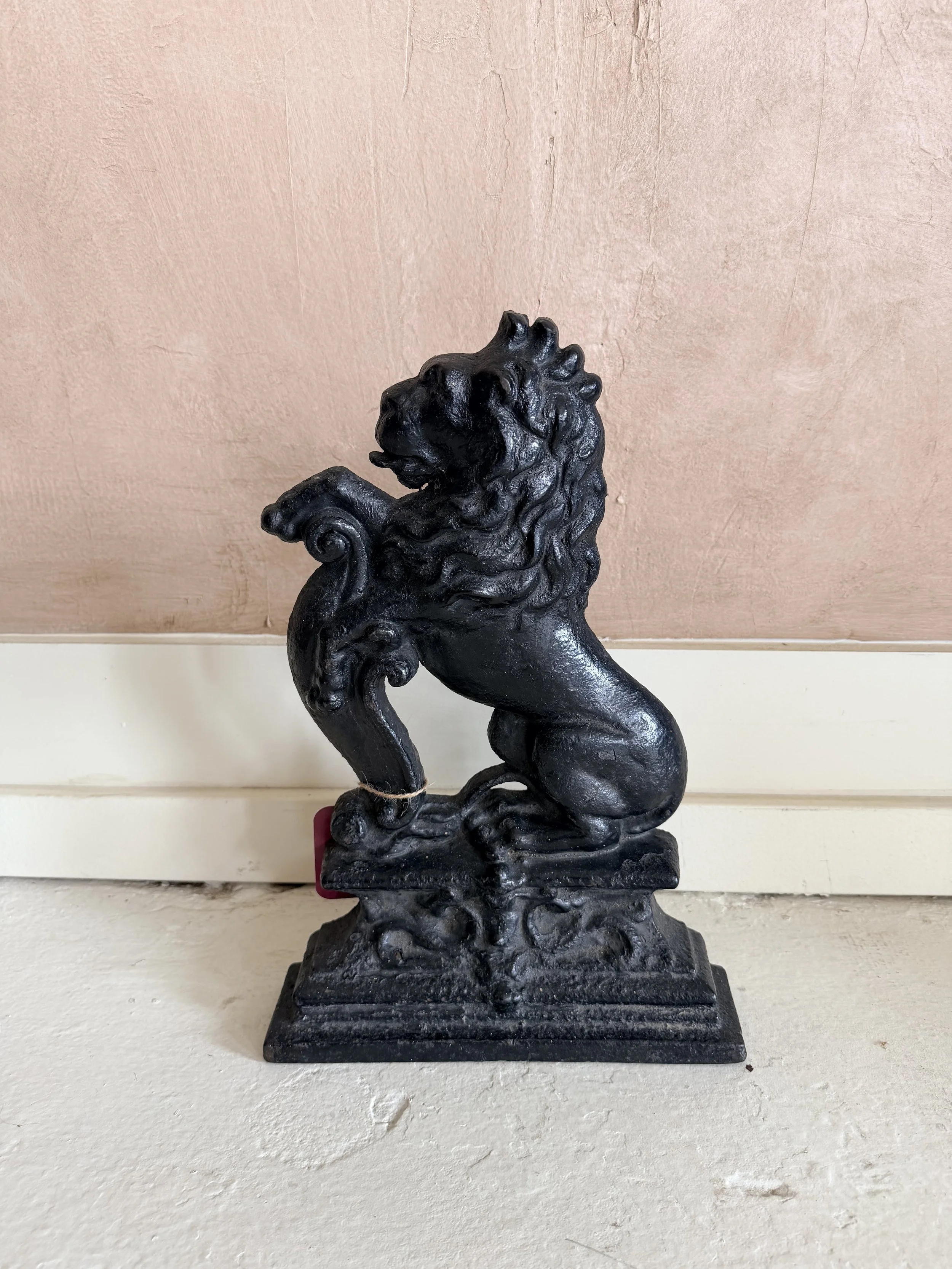 VICTORIAN CAST IRON RAMPANT LION DOORSTOP