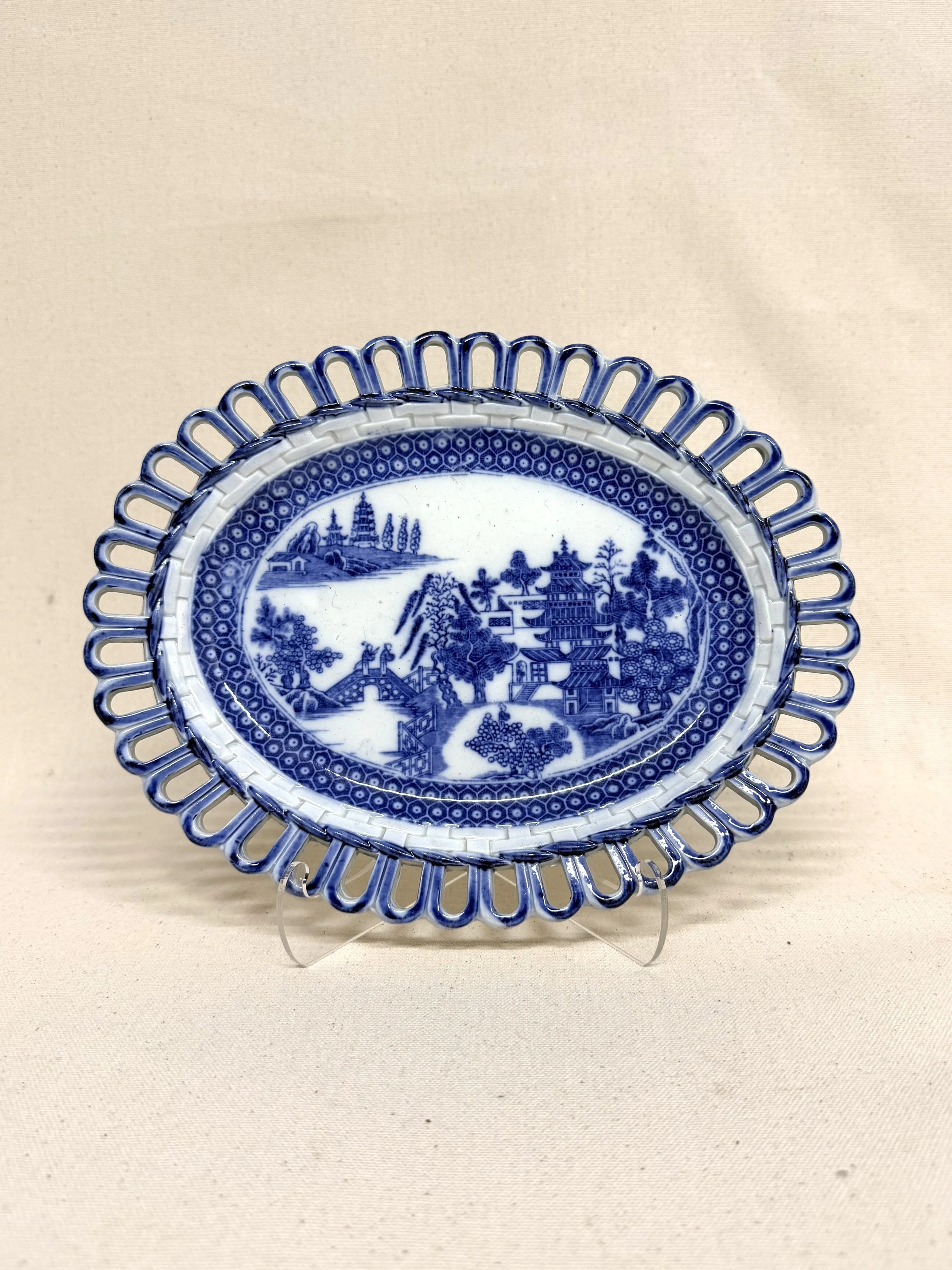 BLUE & WHITE RIBBON PLATE