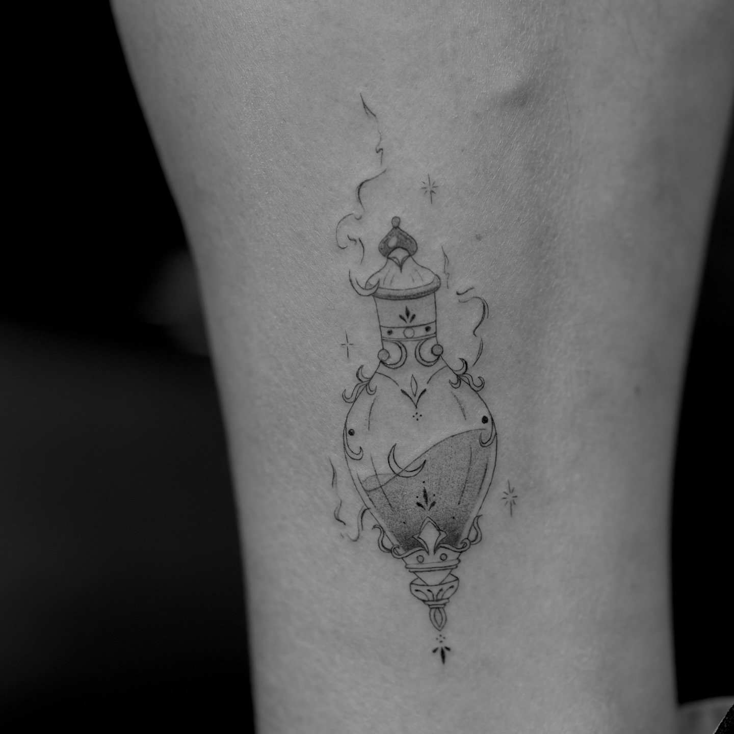 ✨ magic poison ✨

we put a specific wish and energy in the bottle - what a cute idea to wear on your skin forever 🤍 

~ by machine

FINELINE | TATTOO | ART
#tattooswitzerland #finelineink #mindfulart