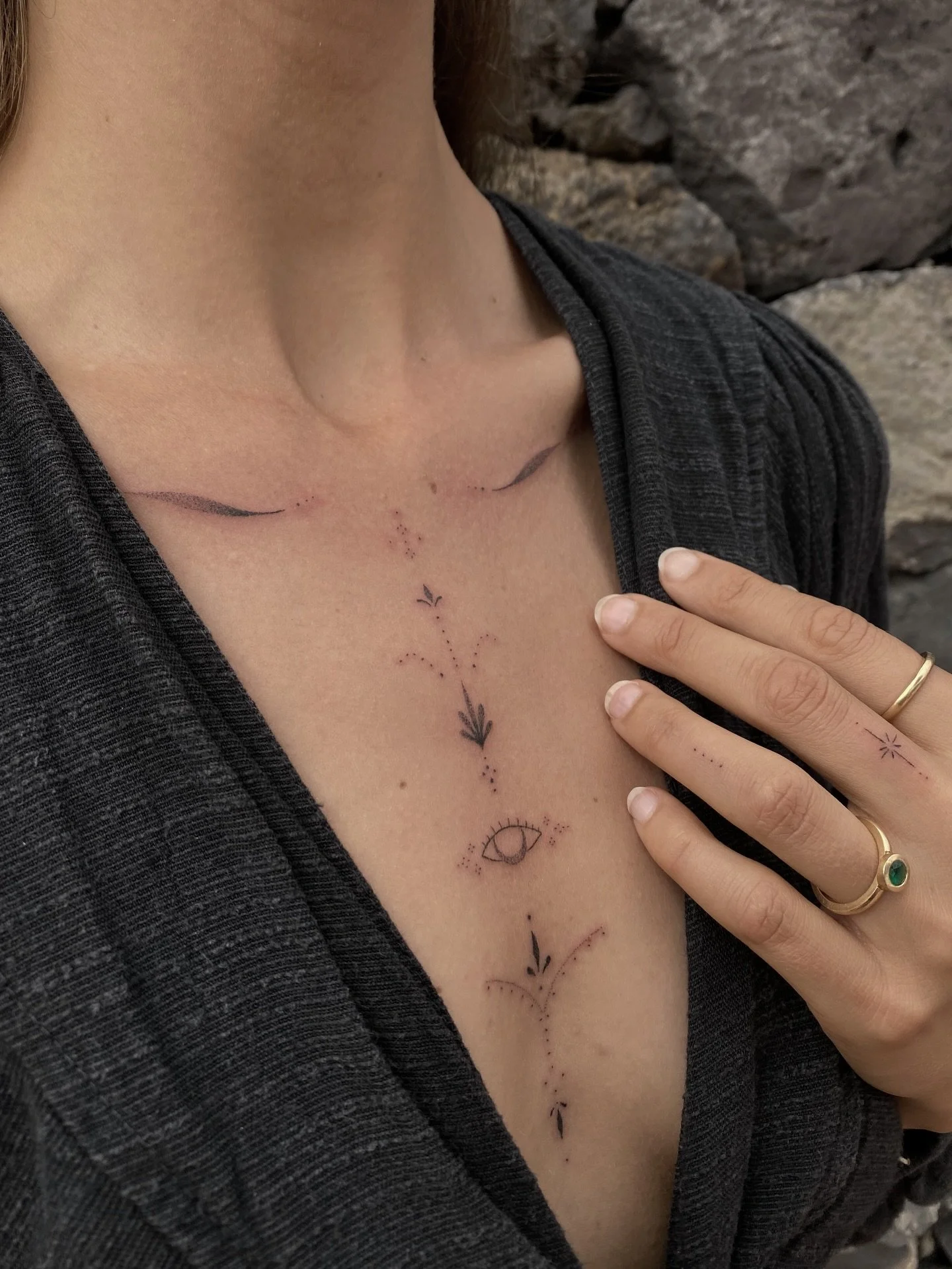 handpoke jewelry for the heart. ~
&bull;
an outside tattooritual - a magical day I remember like it was yesterday. 💌 I also offer special 1:1 tattoorituals and retreats to really go deep. Reach out to create your magical day or weekend. 🦋
&bull;
xx