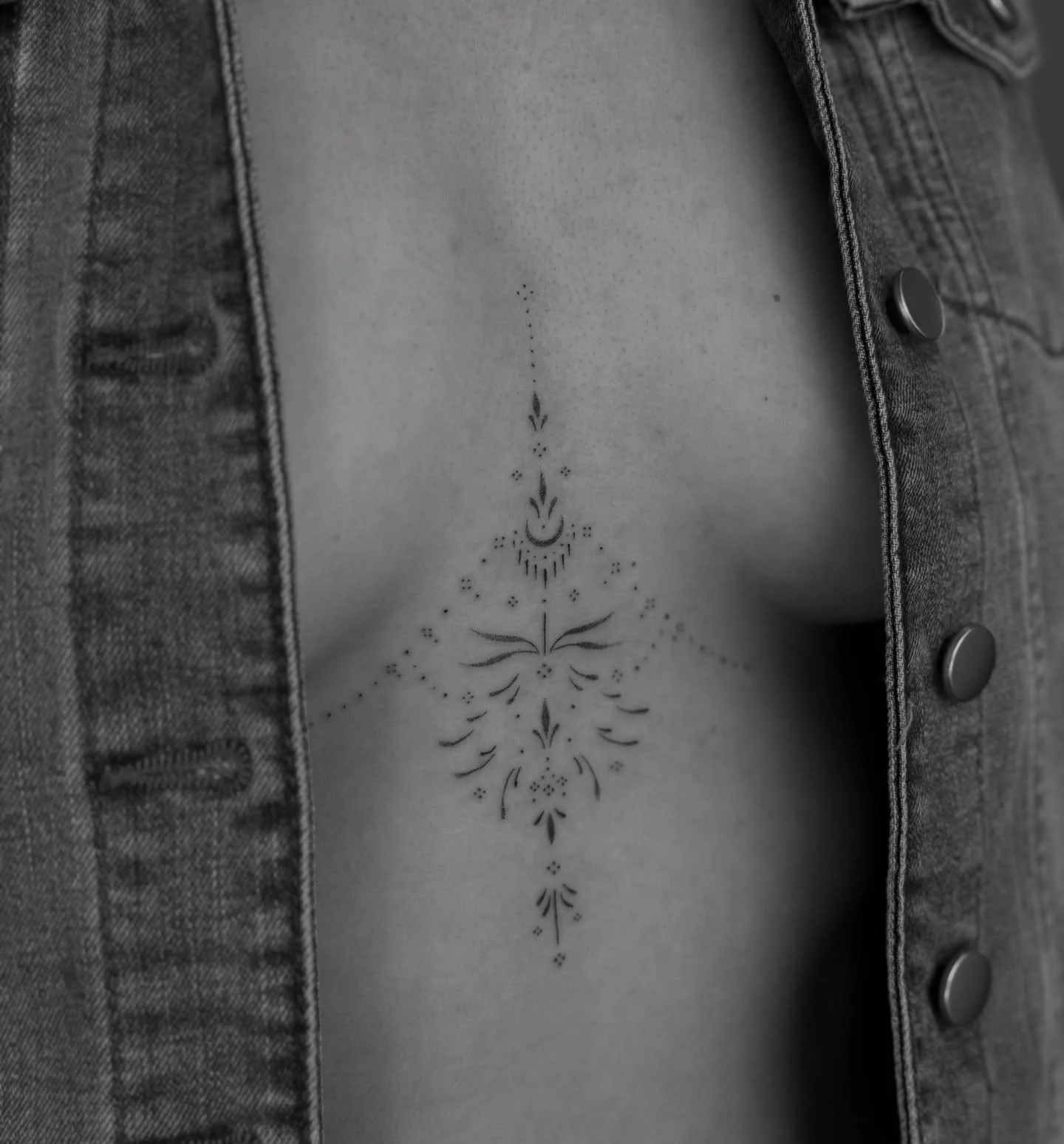 solar plexus placement 🌞
~ protection. inner fire. authentic self.

such a pleasure to create this unique piece for you. 
&bull; switzerland, bern

TATTOO | ART | HANDPOKE
#handpoketattoos #handpokeartist #tattooswitzerland