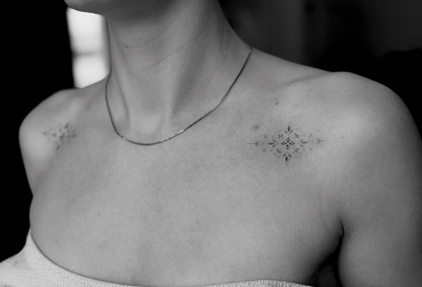 delicate jewlery &bull; made with love
~ 

TATTOO | MINDFUL ORNAMENTS | ART
#handpoketattoos #tattooswitzerland #tattooritual