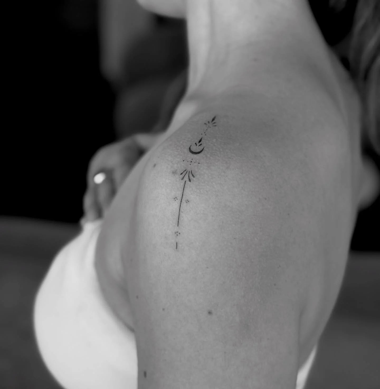 a safe space to be, to integrate, to give form to the unspoken, the unseen. 🌻 we all carry storys, worlds and wisdom within us... 
&bull;
in love with the placement. 
&bull;

TATTOO | ART | RITUAL | MINDFUL
#handpokeartist #handpokeswitzerland #tatt