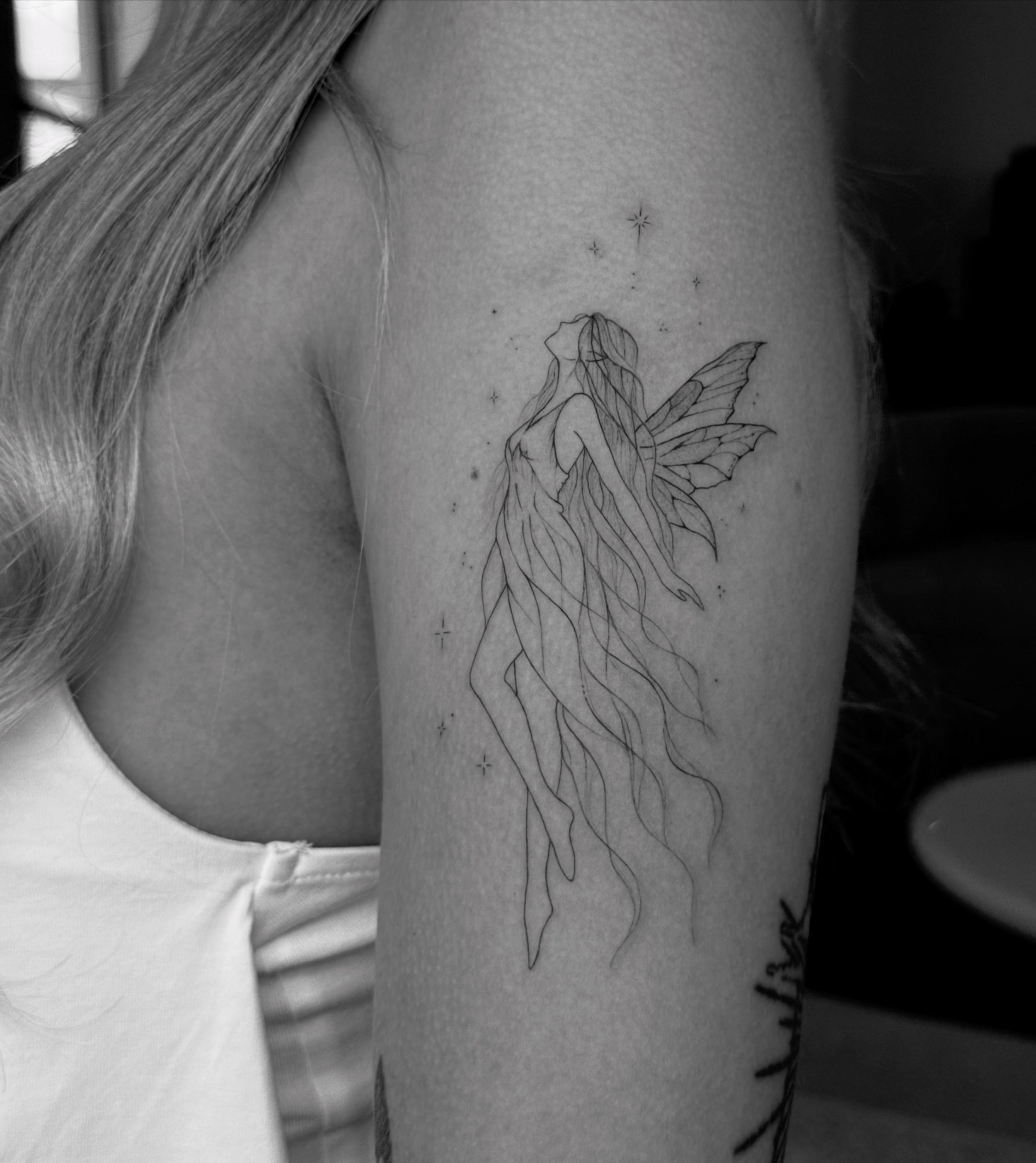 fineline fairy ✨ ~ a dance between the earth and the stars

tattoo | fineline | handpoke 

&bull; bookings summer open in bern &bull;