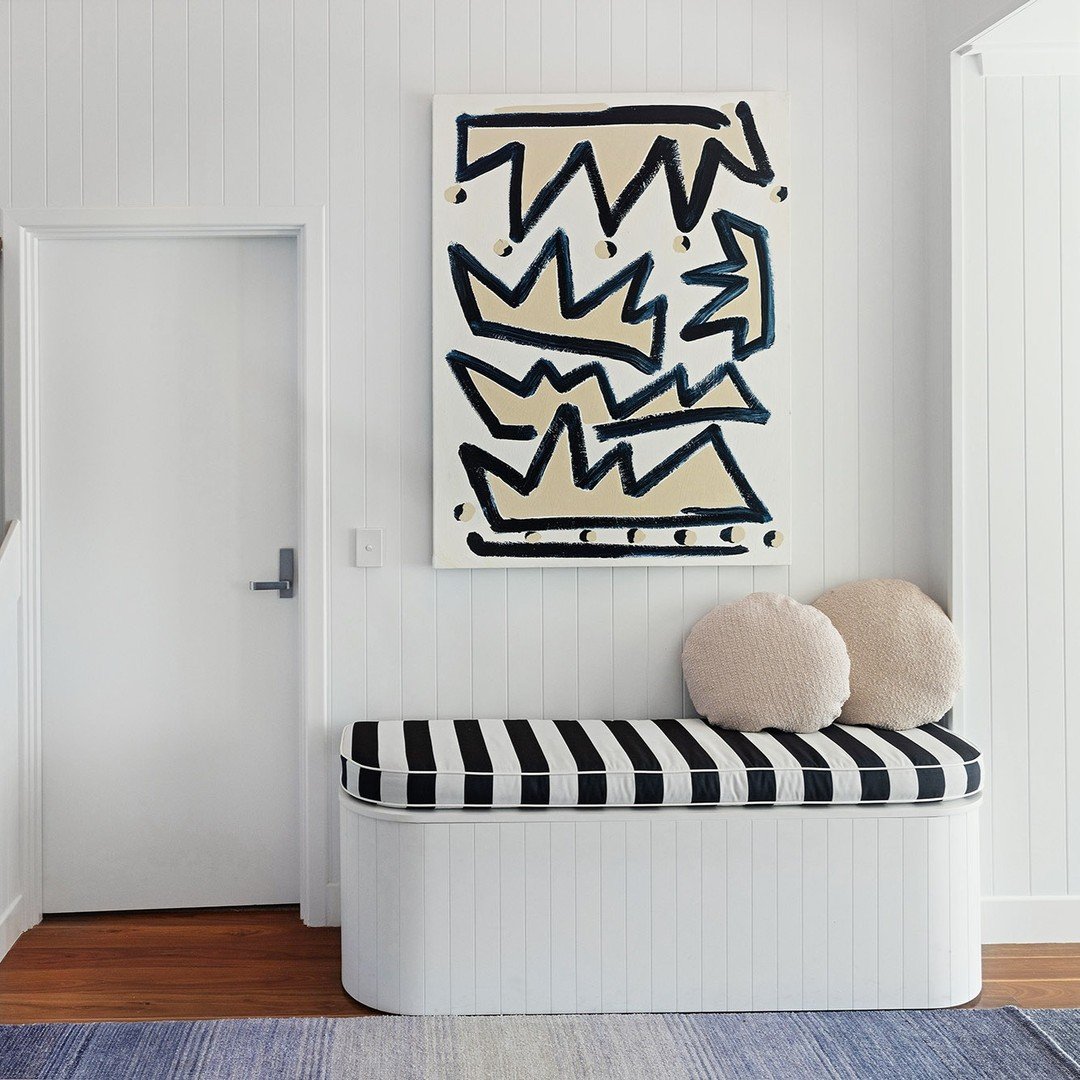 Create the perfect storage solution in any space with ideas like this one. This dull beige hallway was transformed into a practical, light and bright entry space. ⭐️
Who likes the curved bench seat with hidden storage underneath? 👜🎒👟

#wallcladdin