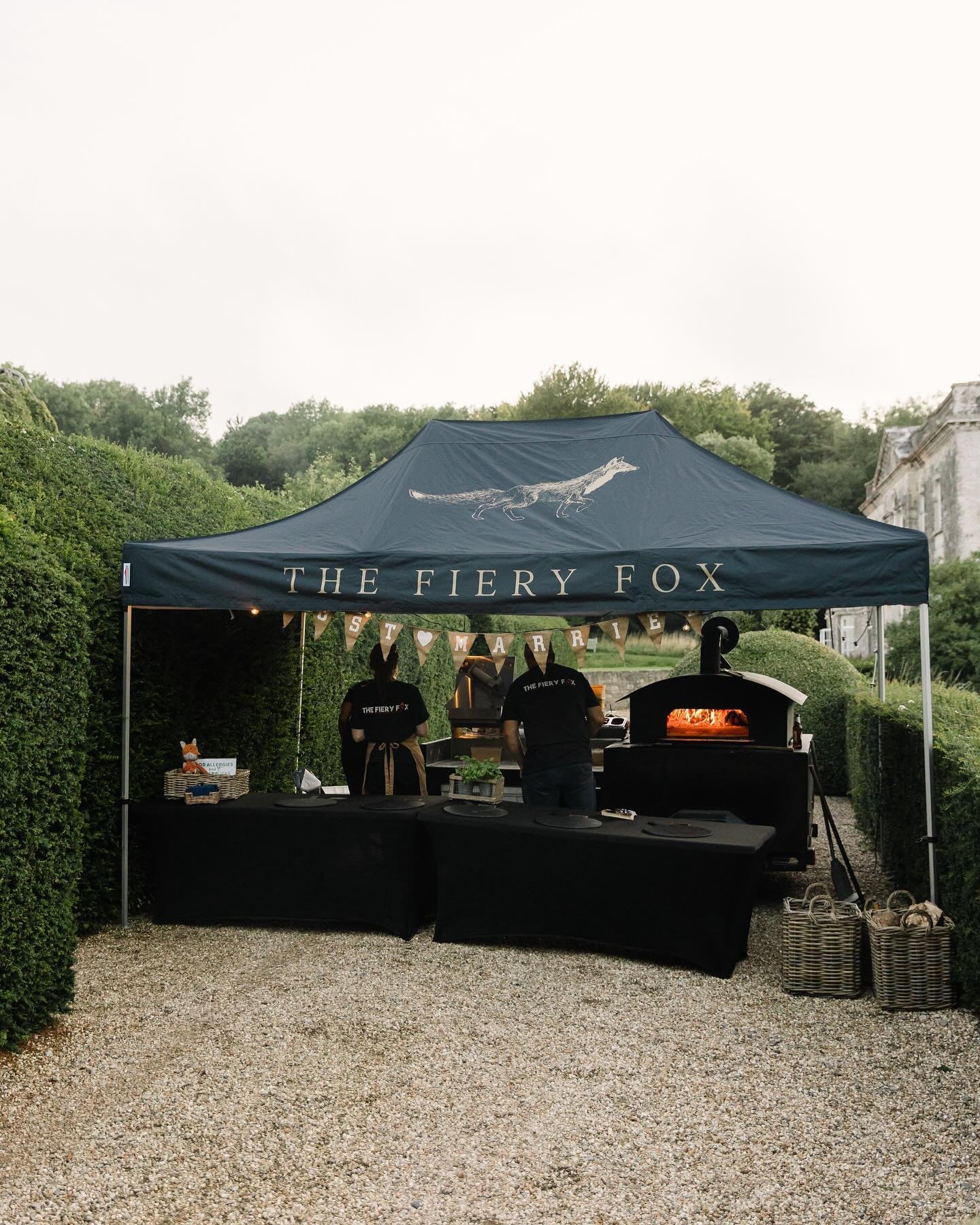 We are delighted to be back at @camehousedorset today for their Showcase 🤍 The last time we were here was for my (Sophie&rsquo;s) wedding - swipe to see the wedding party enjoying our popular buffet style pizza service 🍕

We look forward to meeting
