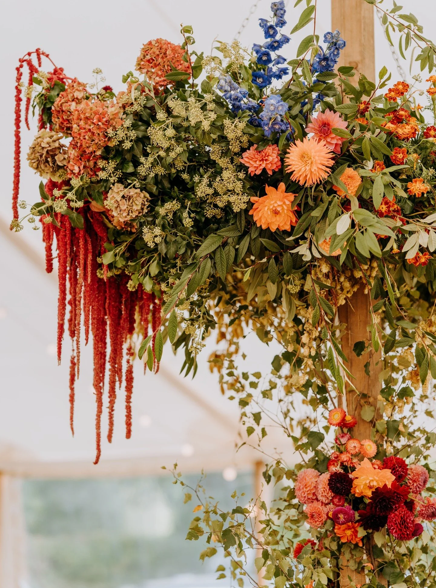 M A R Q U E E
▫️
I was told by a business coach that mentioning budget on socials makes you look less luxury. I feel like, right now, I don't care. Price and budget is so important, especially when planning your flipping wedding.
▫️
I got into floris