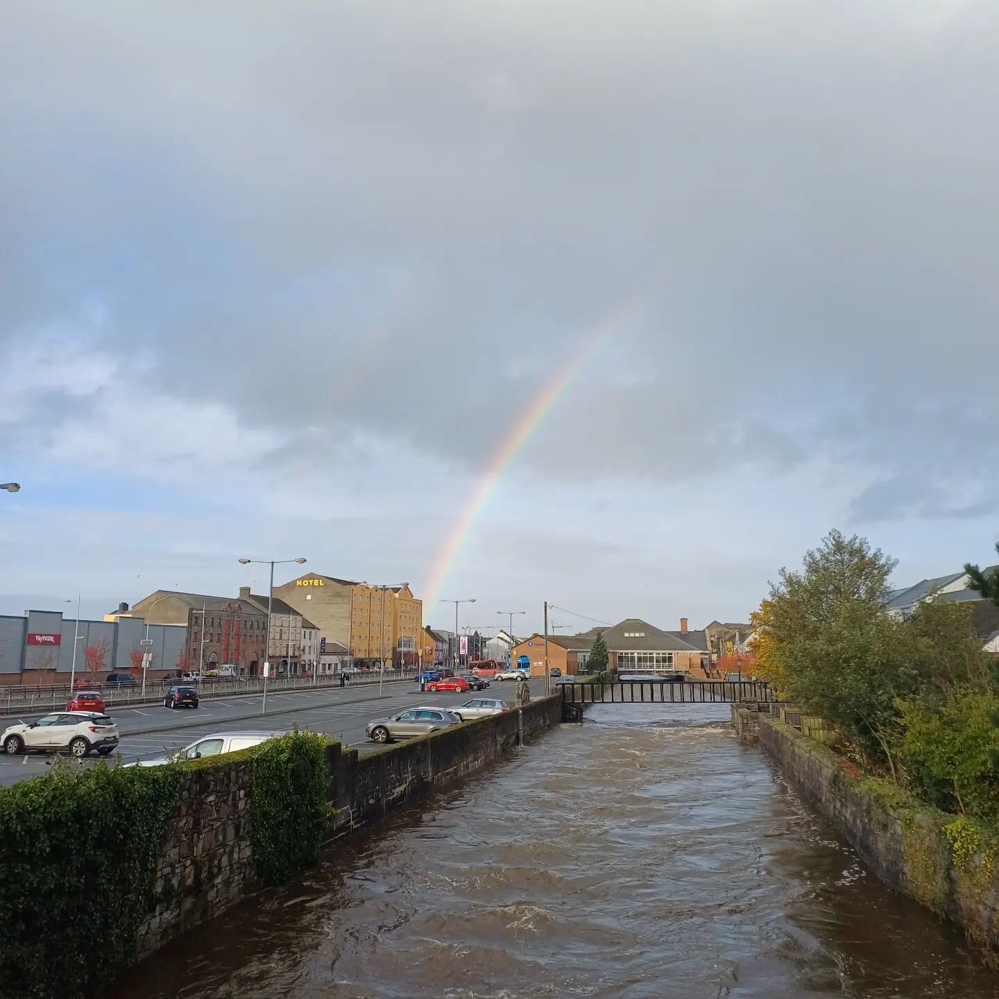 Amongst all the sh1te that's going on in the world, all the business affected by the floods in Newry at the moment, we walked by the canal today and there was what we thought was one rainbow...but when I go to post there's actually two if you look a 