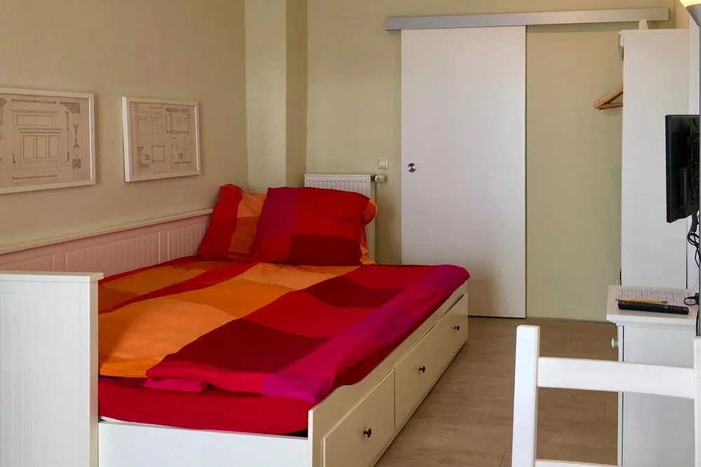  Studio-Apartment mit Bett, TV und Schrank - ideal als Monteurunterkunft 