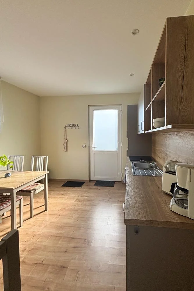  Geräumige Küche mit Esstisch – Wohnen auf Zeit in Leipzig mit Komfort 