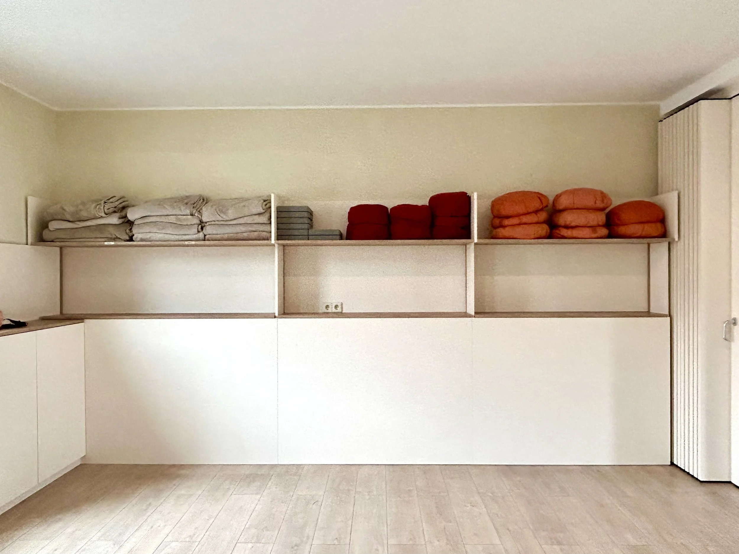 Seminarraum mit Inneneinrichtung für Kurse