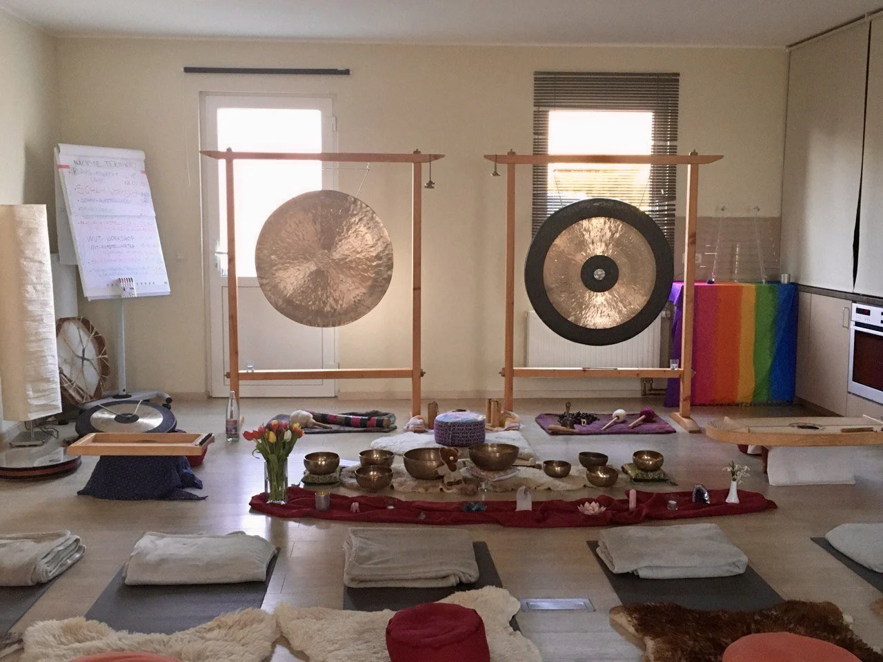 Klangkonzert mit Gongs im Liegen