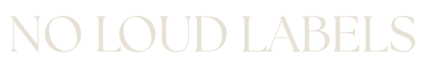 Tekst som sier 'NO LOUD LABELS'