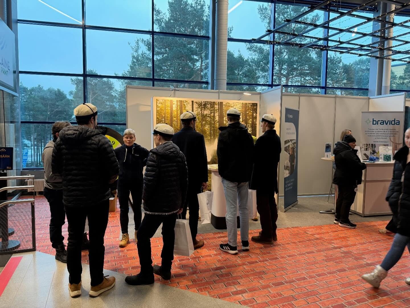 Urastartti messut ovat k&auml;ynniss&auml;. N&auml;ytteilleasettajat paikalla Kivikyl&auml;n areenalla aina klo 15 asti. 

Tervetuloa!