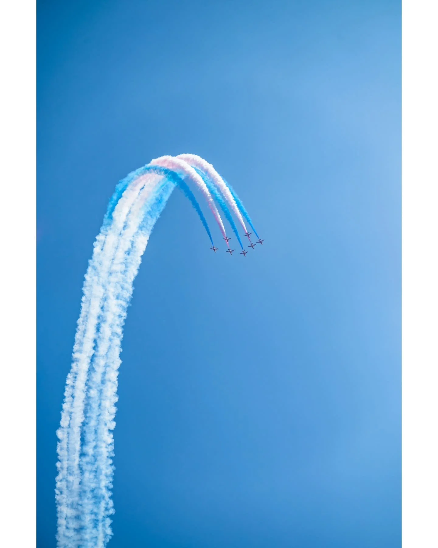🔺️🔺️🔺️🔺️🔺️🔺️🔺️🔺️🔺️
&bull;
📸 Nikon Z5
1/2500
f/5
ISO 100
&bull;
#redarrows #airshow #airshowphotography #armedforcesday #newtownards #aerobatics #aerobaticshow #aviationgeek #instaplane #aviationlovers #blueangels #usafthunderbirds #raf #usa