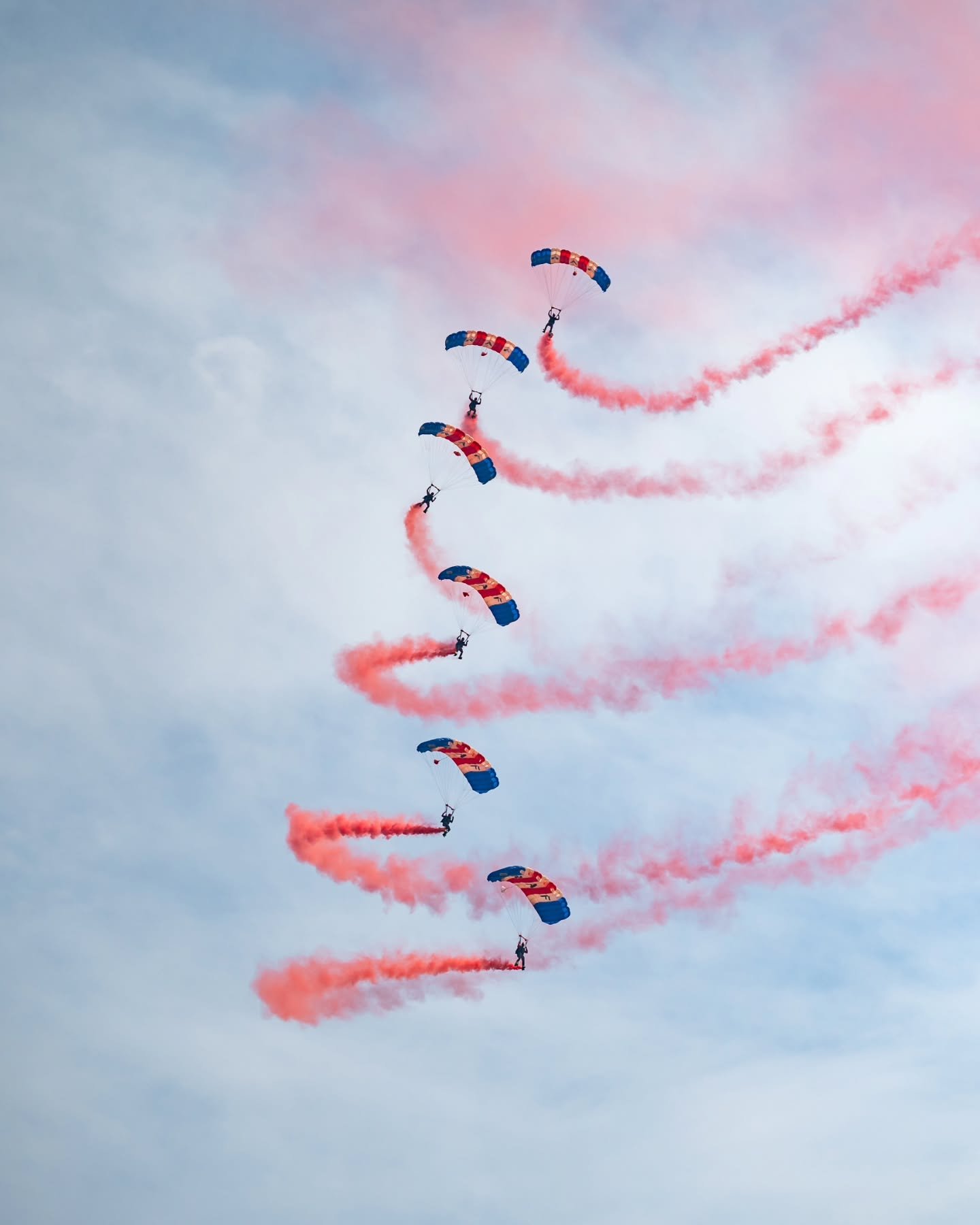 🪂
&bull;
📌 Armed Forces Day, 2025
&bull;
#raffalcons #raffalconsdisplayteam #raffalconsparachutedisplay #newtownards #ardsairfield #armedforcesday #museum #army #royalairforce #raf #irishguards #northernirelandphotographer #northernireland #norther