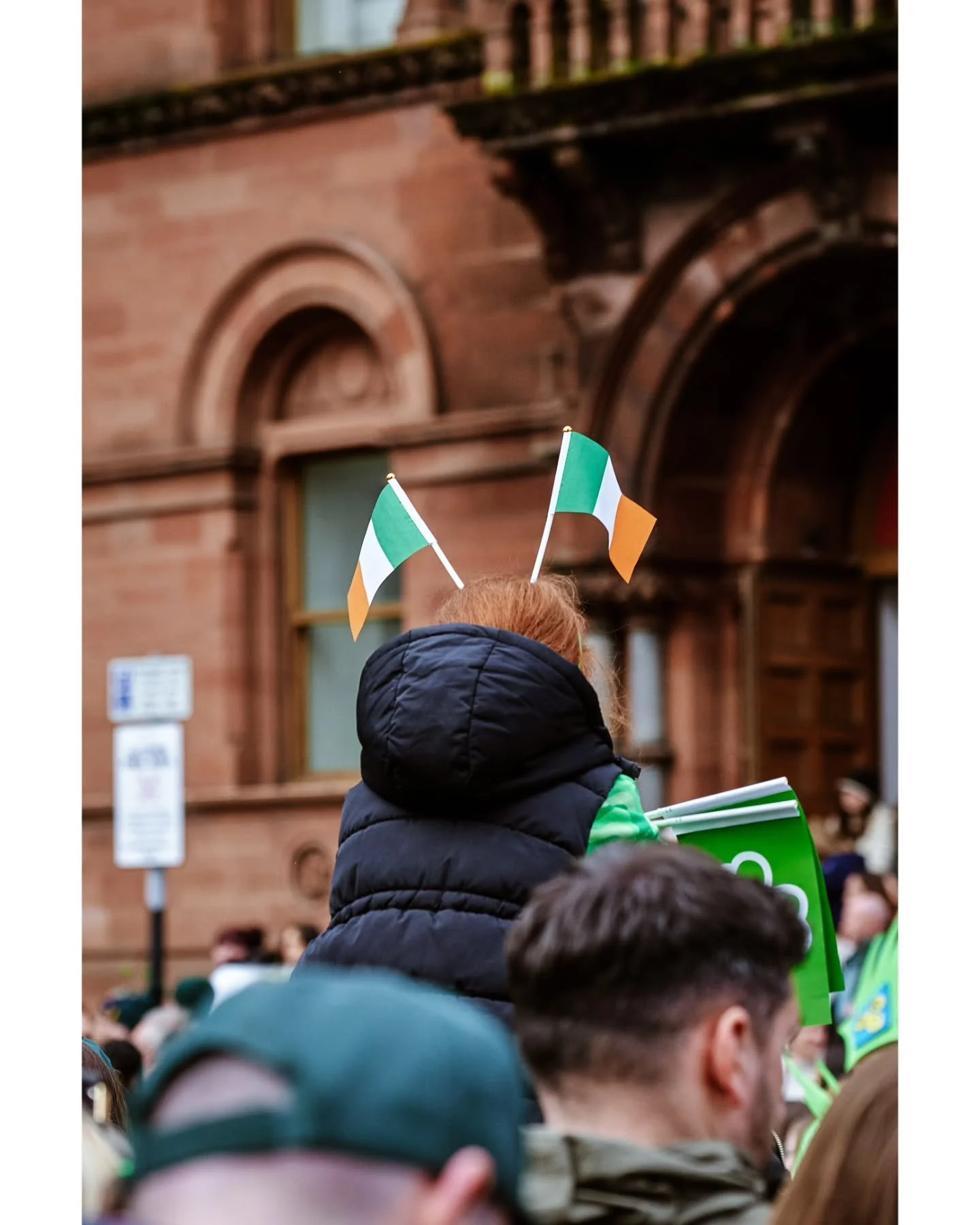 🍀
&bull;
🔭 Nikon 24-120 f/4 S
&bull;
#stpatricksday #ireland #streetphotography #northernireland #stpaddysday