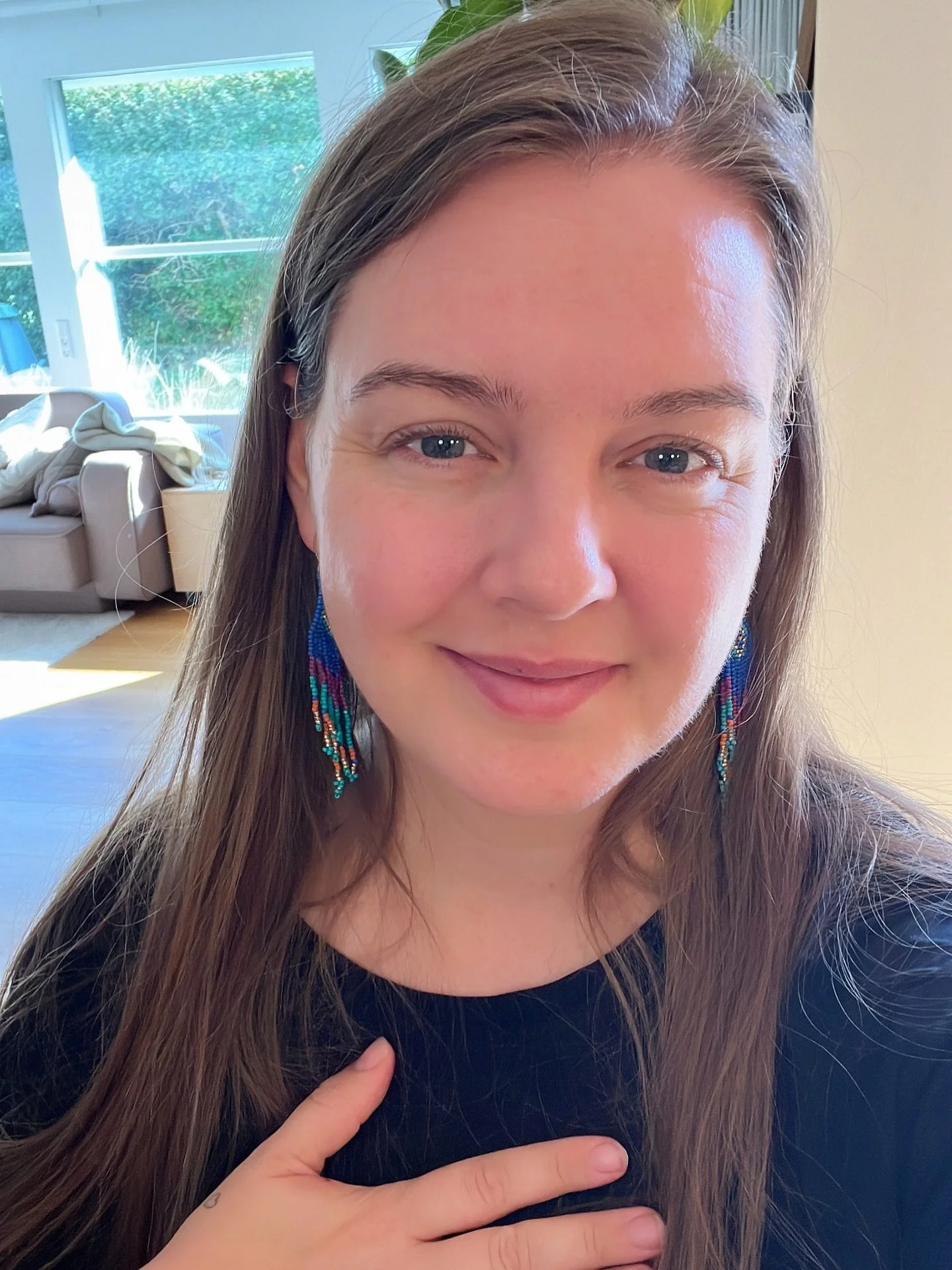 V E N T E L I S T E 

Jeg ELSKER mit virke. Jeg ELSKER, at s&aring; mange finder mig og m&aelig;rker kaldet til at tr&aelig;de ind i mit space. Jeg ELSKER at st&oslash;tte mennesker i i at v&aring;gne op, i at vokse og modnes og ikke mindst i at lyse