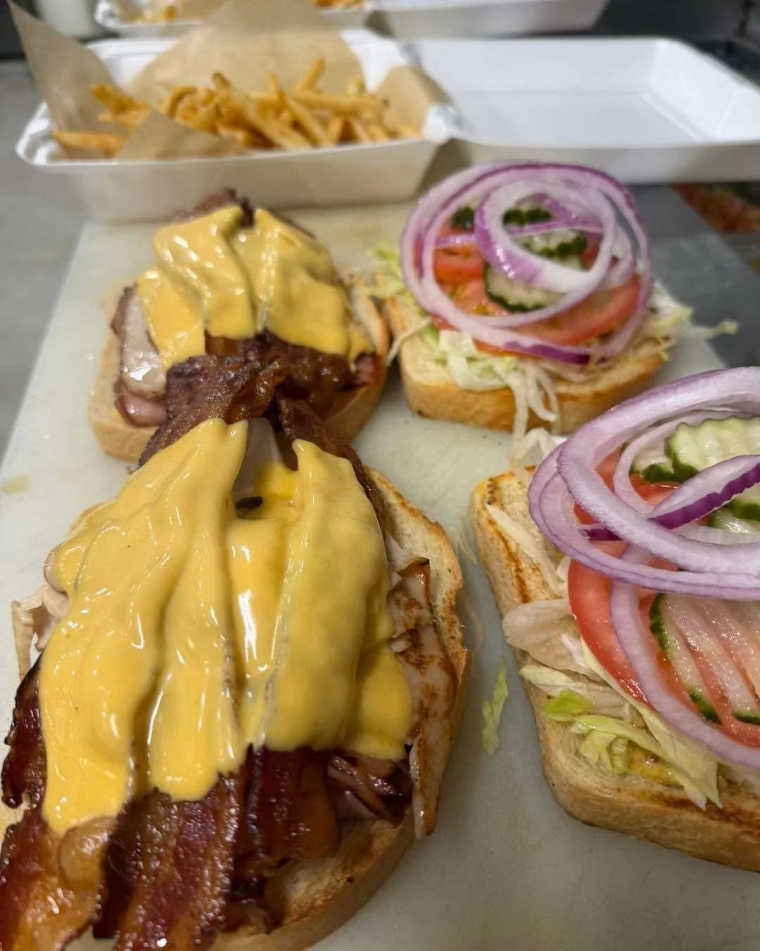 🗣 Groovy Beast Wednesday Specials 🍽
&bull;
🚗 1611 Westover St Gastonia, NC 28056 🏋🏽&zwj;♂️ 
&bull;
📱 704-879-4488 for To Go&rsquo;s 🏃&zwj;♀️
&bull;
💻 www.groovybeastco.com 💳 
&bull;
🐫 #HumpDay Specials
Chicken Cheesesteak&mdash;grilled &amp