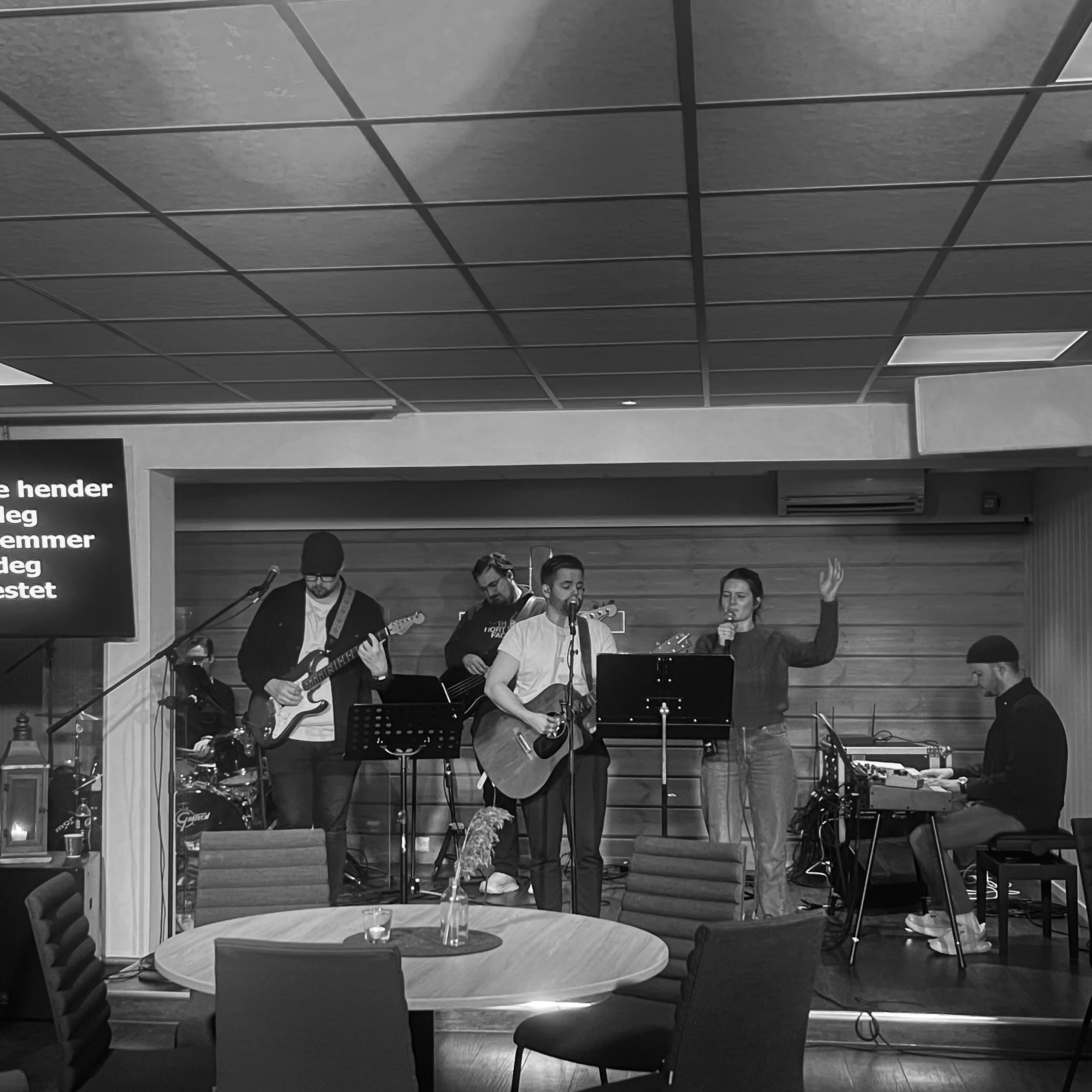 S&aring; fint &aring; lovsynge sammen p&aring; fredag, h&oslash;re om &aring;rets viktigste h&oslash;ytid og dele nattverd sammen 🌿🍷🍞