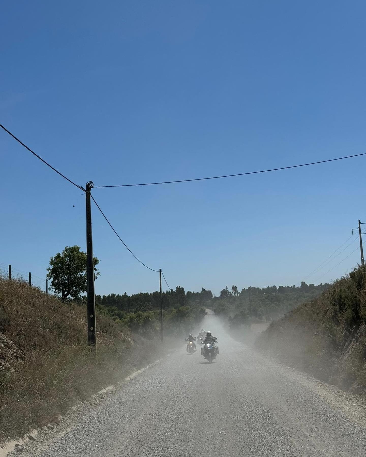 Chegou o t&atilde;o esperado evento OFF-ROAD.
Vagas muito limitadas.
N&atilde;o precisas mota nem material off-road, est&aacute; tudo inclu&iacute;do.
Pre&ccedil;o muito especial .
Podes participar S&aacute;bado e Domingo ou s&oacute; Domingo. 
.
Par