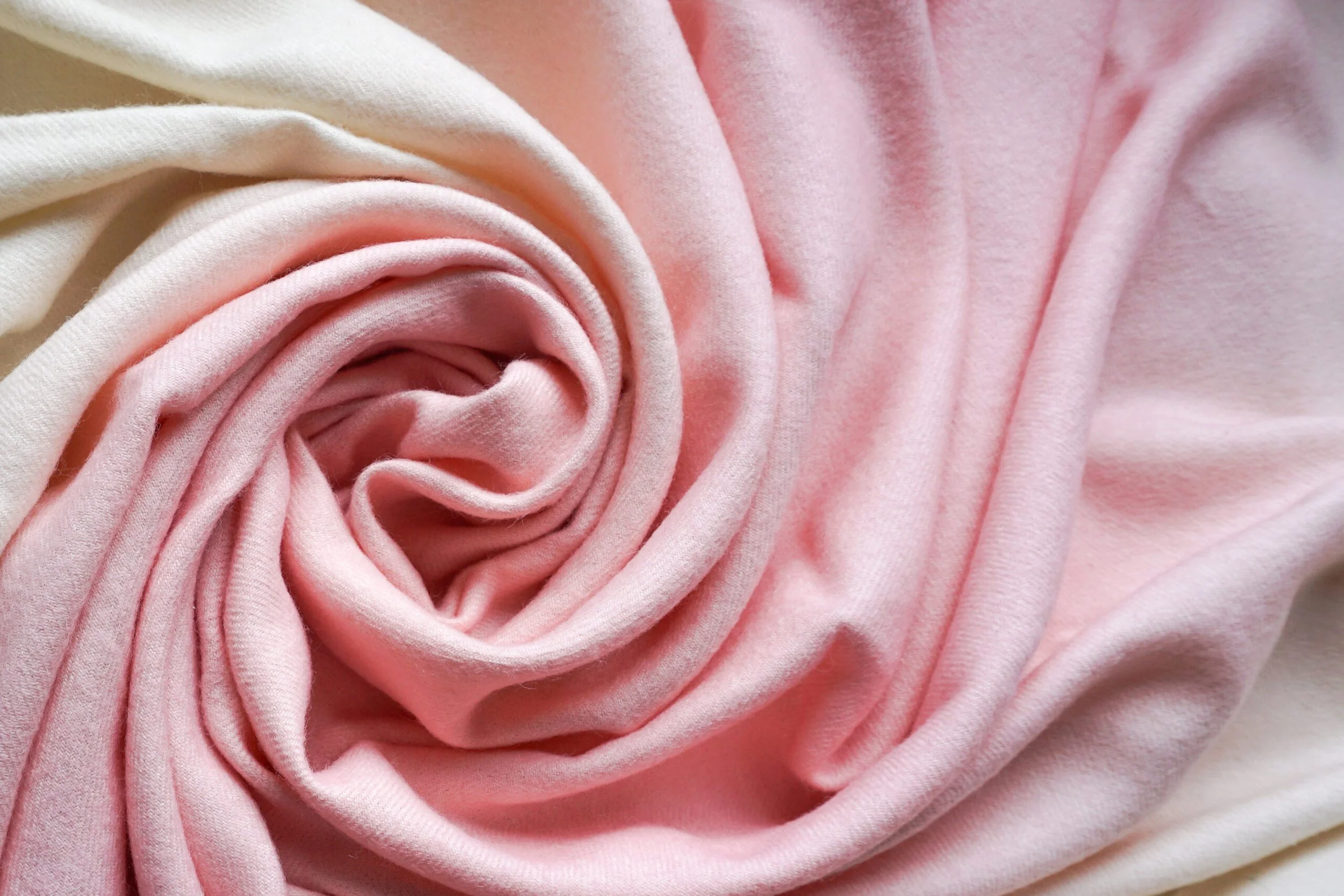 Essential a Mano | White + Blush