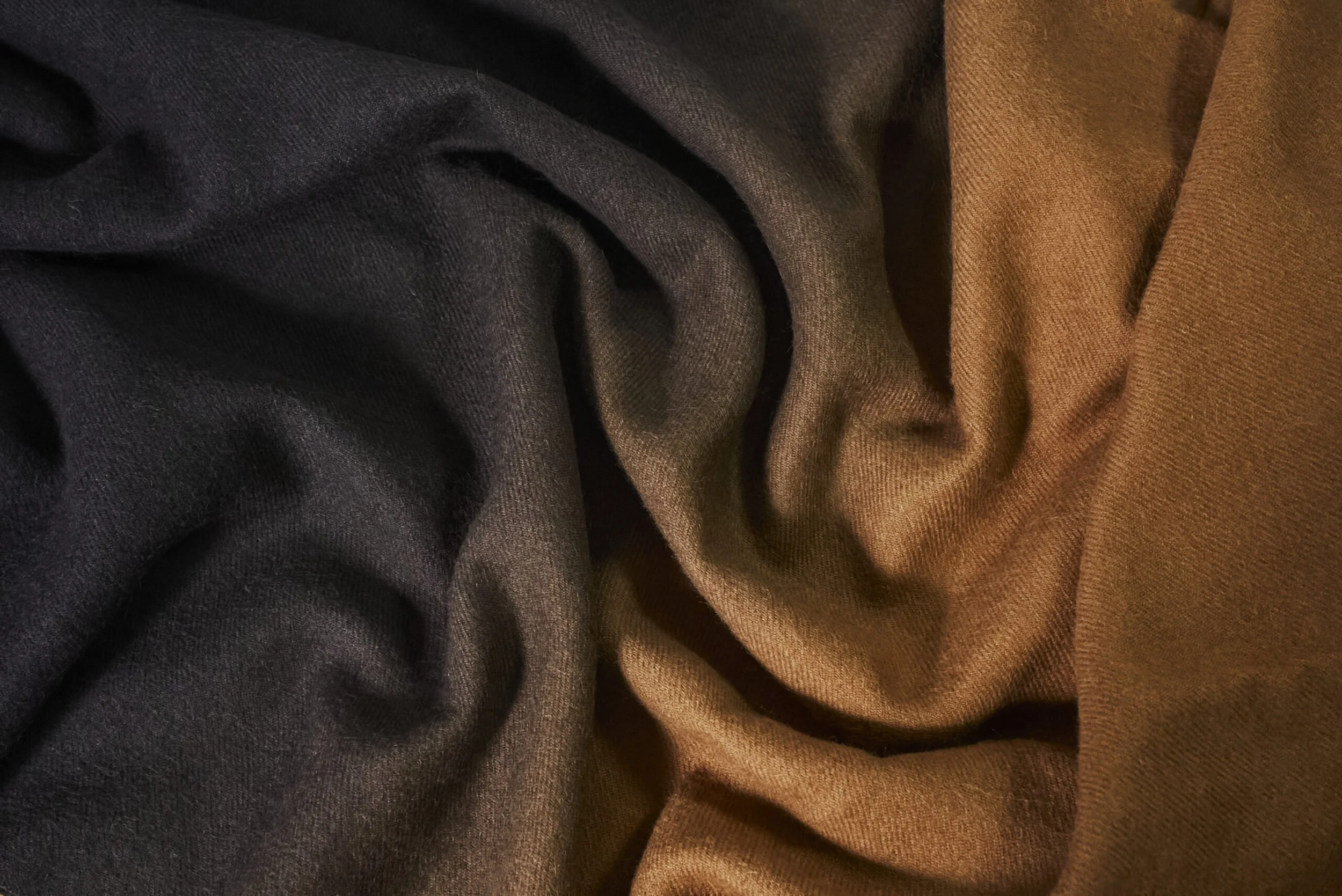 Essential a Mano | Camel + Black