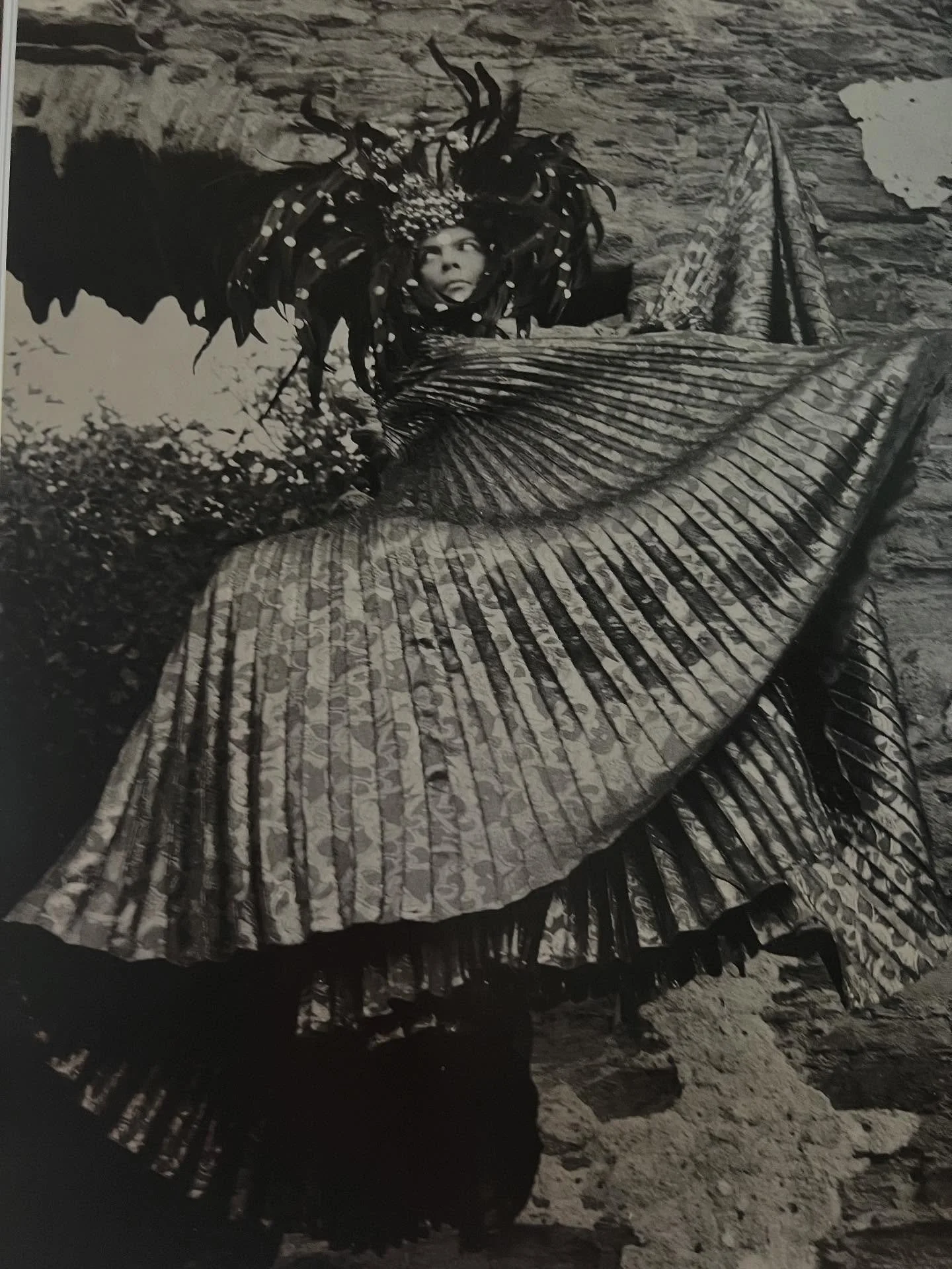 Bonjor crone Amies! I was having a break from writing, mooching around a brocante shop in Cahors, when I first saw her, propped against a chair leg. Or rather, SHE saw ME. She was staring right at me. Daring me to pick her up.

I resisted at first on