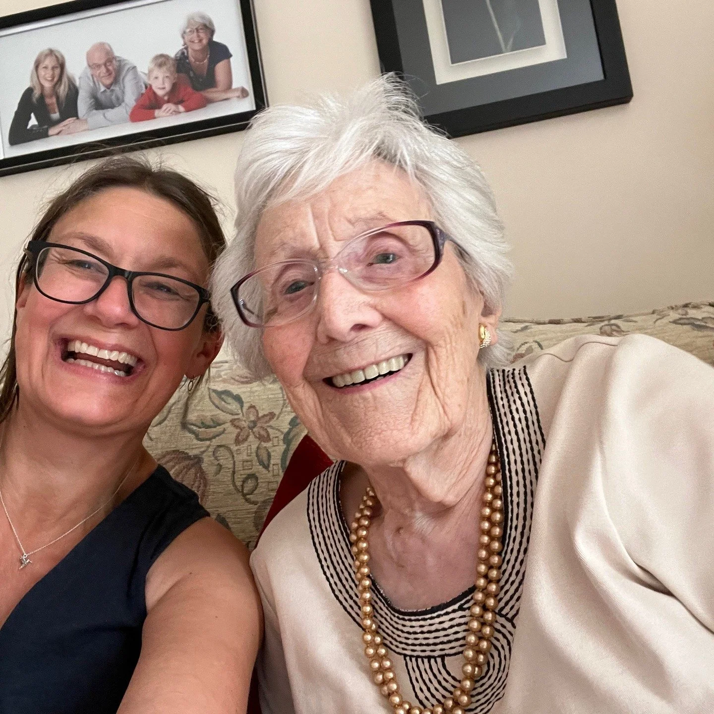 So gutted to hear yesterday that the Crone of Sheffield Crones has died aged 103. 

I had the joy of interviewing Sheffield's 'Last Woman of Steel' Kathleen Roberts in 2022 for our @festivalofthemind project - The Crone Spoken Library (and also to ho