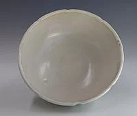 Handcrafted-Ceramic-Serving-Bowl-Carved-and-Incised-Creamy-Matte-Glaze