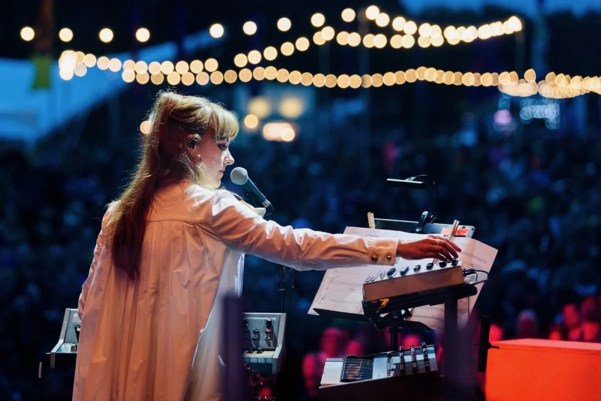 hannah-peel-the-unfolding-Bluedot2022_Thurs_JodyHartley_HanahPeel_Paraorchestra-11-1200x800.jpg