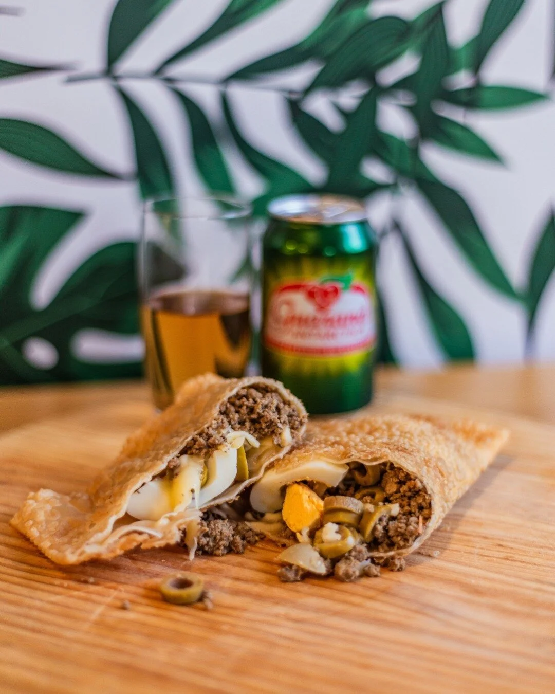 Quando at&eacute; o pastel merece um close-up, sabes que a qualidade da imagem &eacute; tudo! 

A primeira mordida acontece com os olhos. Investe em fotos de dar &aacute;gua na boca para deixar a tua marca irresist&iacute;vel! 😋📷

#fotografia #bran