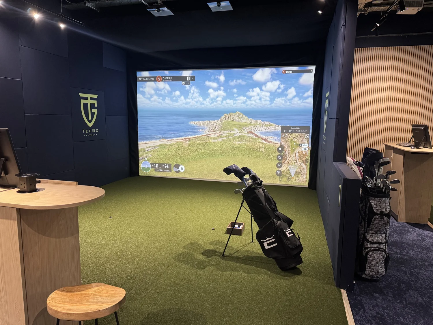 A TeeGo Hampstead simulator bay with a course on screen