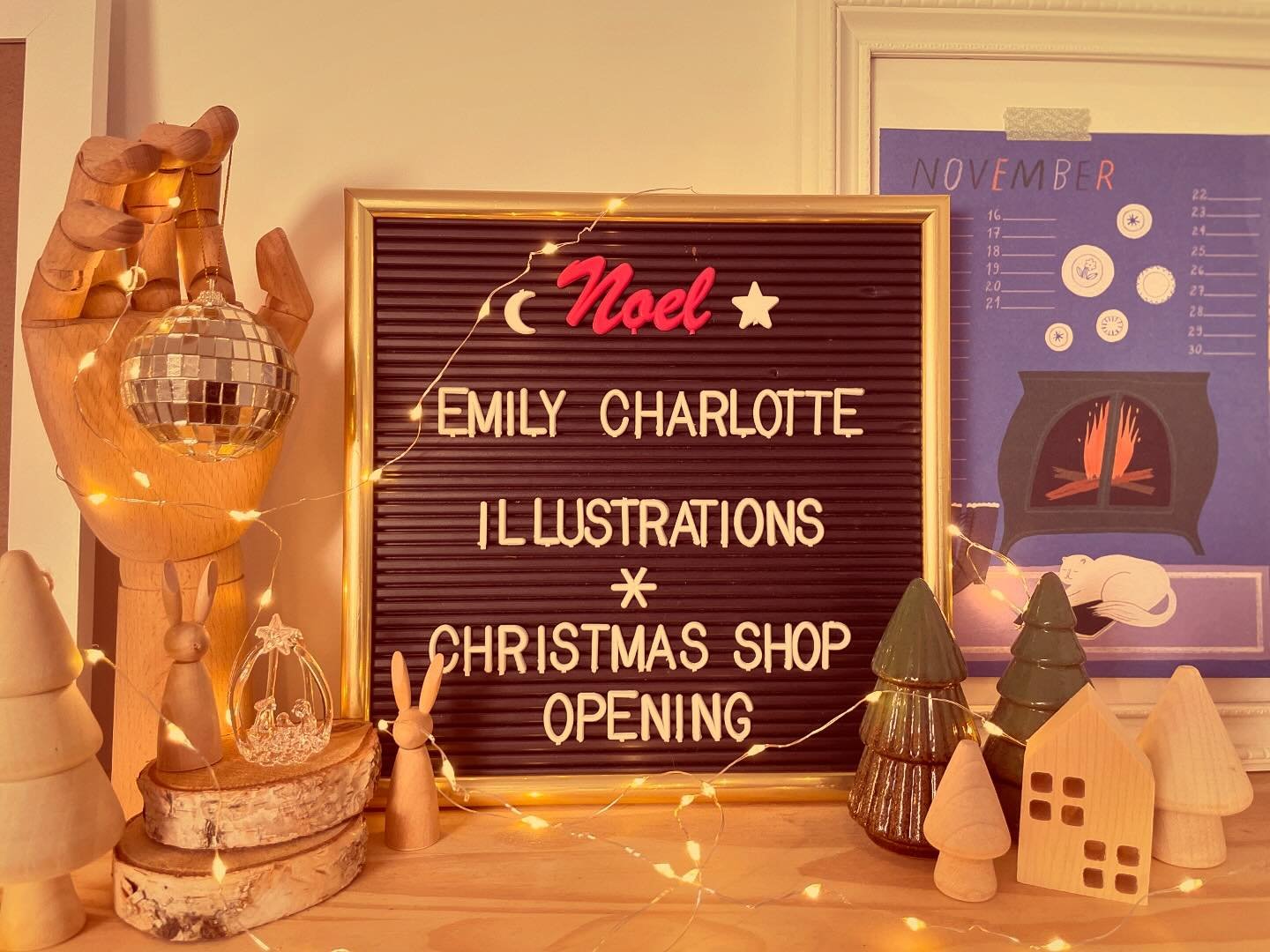 November is already well advanced and Christmas just around the corner! 
As I have already done last year, my online shop will be reopening for the season if you would like to purchase some illustrated gifts! 
For those who would like to get an exclu