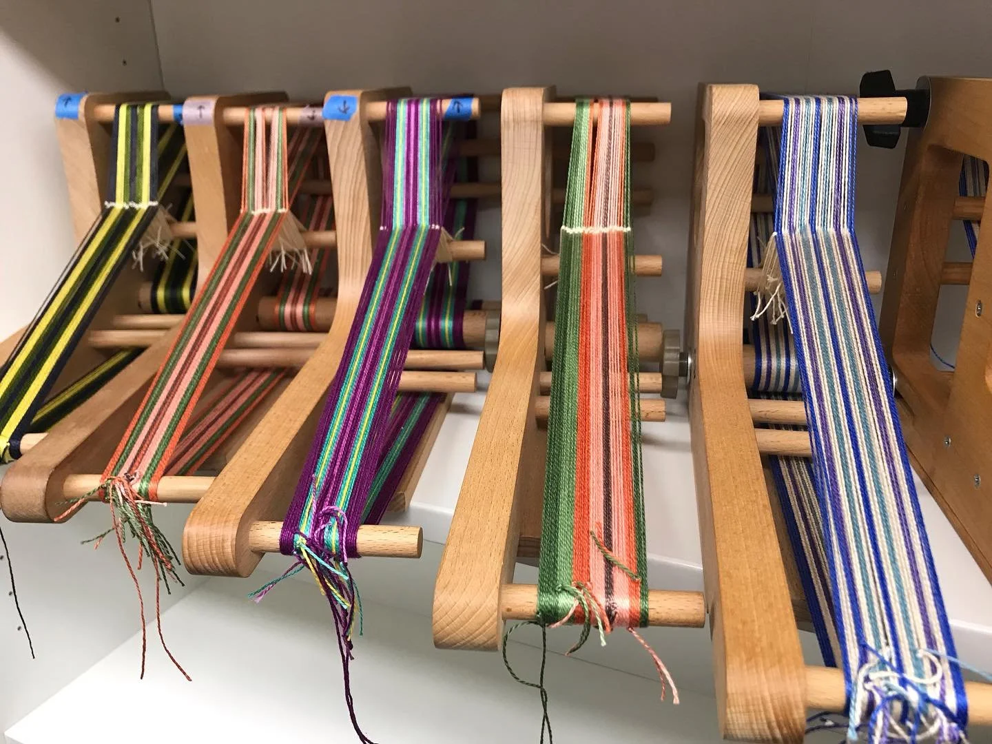 I&rsquo;m teaching an inkle weaving workshop in Newport.  We will be making bookmarks!  No experience needed.  This is an easy simple way to try weaving. Limited space,please sign up early. Link to sign up in bio.
Weaving at Newport Harbor Island Res