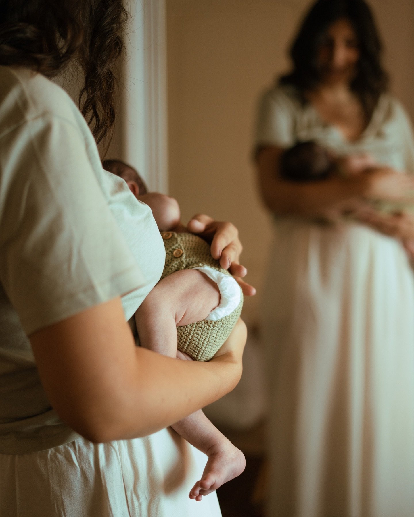 Raticos que siempre recordar&aacute;s y que pasan muuuy r&aacute;pido.

Esther y Dar&iacute;o 🤍✨🫶 
&bull;
&bull;
&bull;
&bull;
&bull;
&bull;
#lactancia #lactanciamaterna #retratosbeb&eacute; #maternidad #Maternidadreal #photovogue #photovoguefeatur