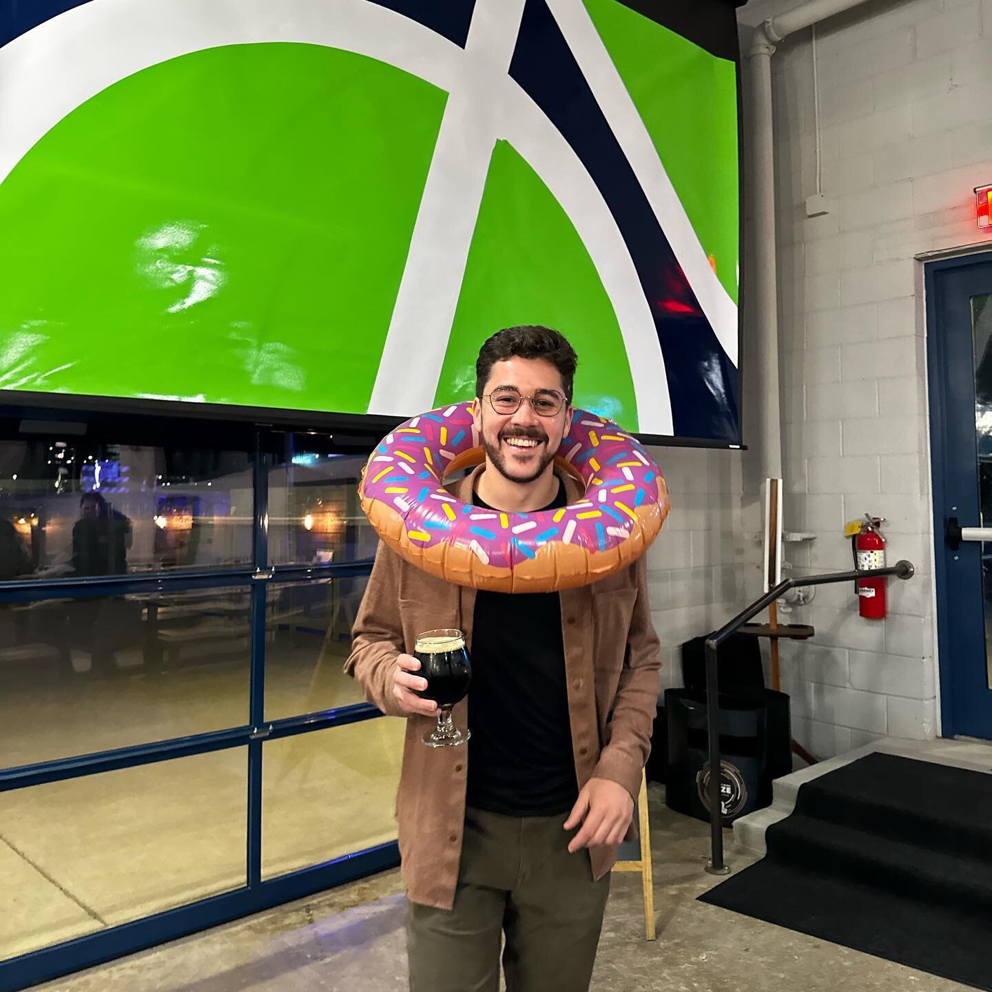 Guess who's making history as the first musician to play @singlespeedbrewingco Des Moines taproom? The guy with a donut around his neck! See you this Saturday from 11:30 AM - 1:30 PM for Zach's Mexican Donuts beer release party 🍩