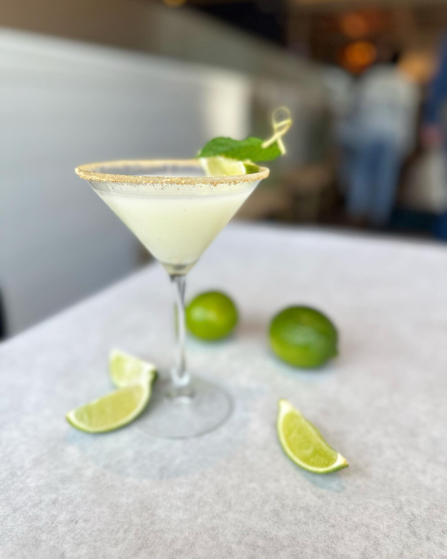 Here at Blue Point we are keeping the warm vibes going with drinks that remind you of vacation, such as our Florida Key Lime Martini 🍋 and our Sunshine in Mexico ☀️ (mezcal, pineapple, jalape&ntilde;o). Or taste the Autumn vibes with our signature O